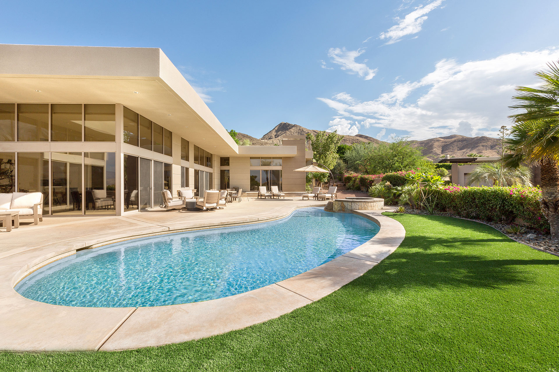 Alta Vista Modern Luxury and Sweeping Views | Photo 2