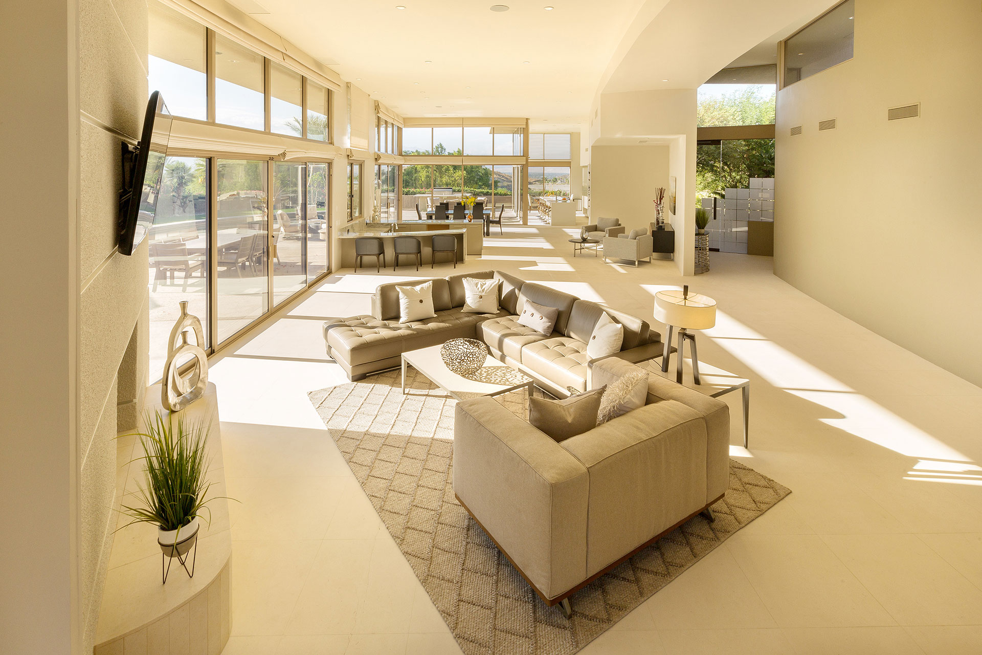 Alta Vista Modern Luxury and Sweeping Views 2