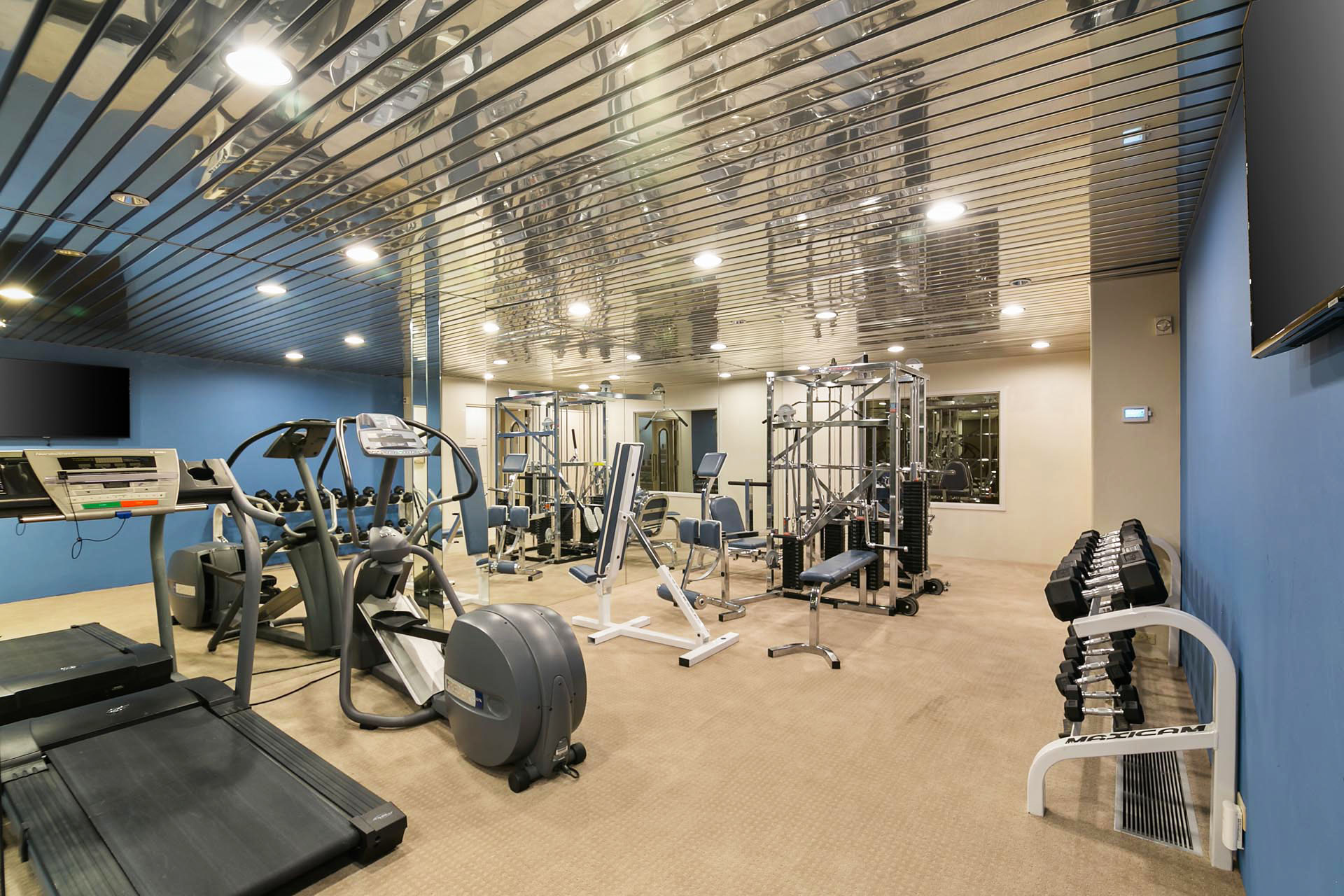 Delgado Estate Incredible 15 BR, 30,000' Estate on 2 Acres | Photo 24