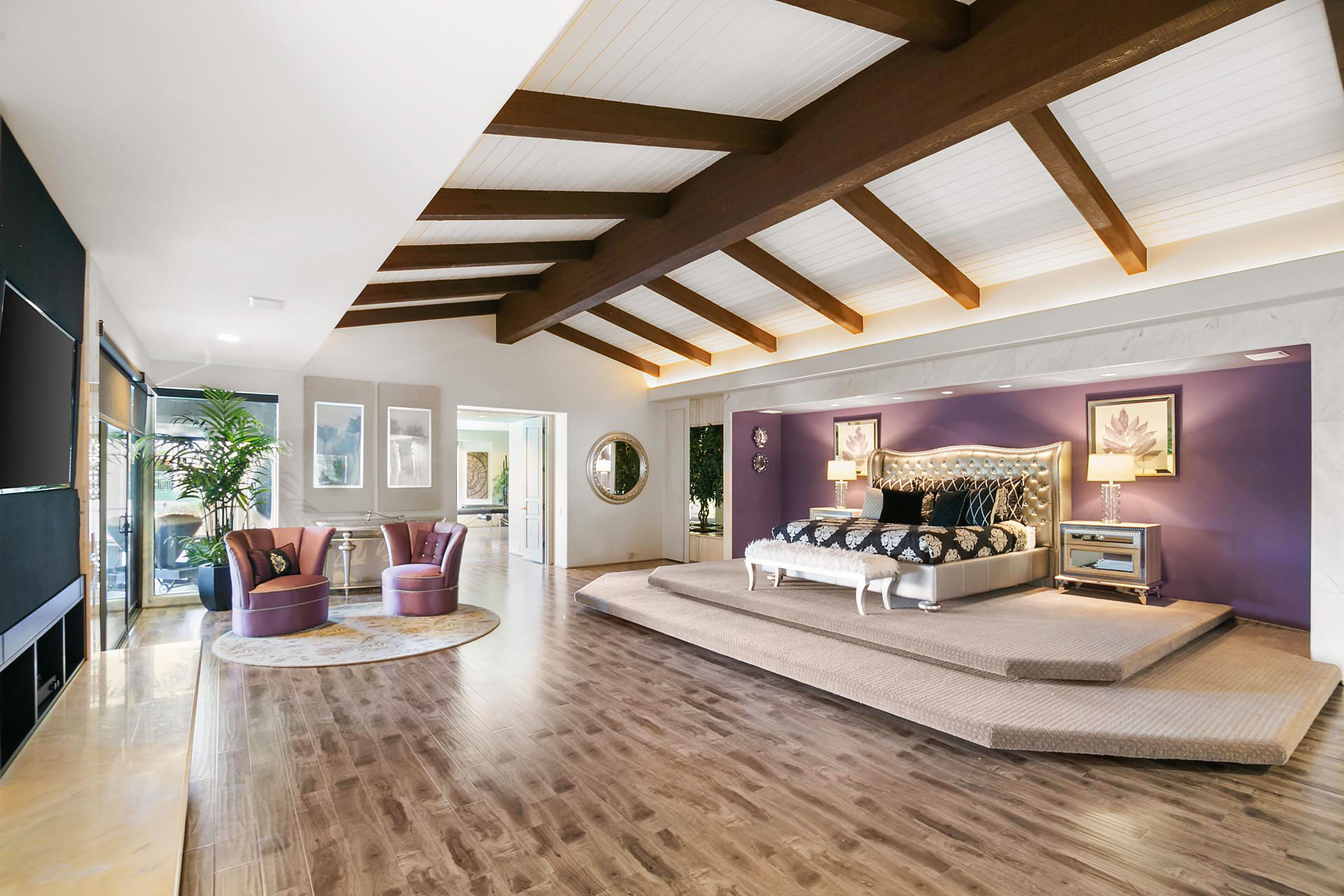 Delgado Estate Incredible 15 BR, 30,000' Estate on 2 Acres | Photo 27