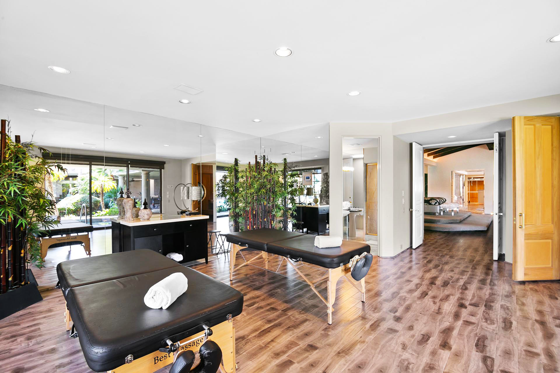 Delgado Estate Incredible 15 BR, 30,000' Estate on 2 Acres | Photo 31