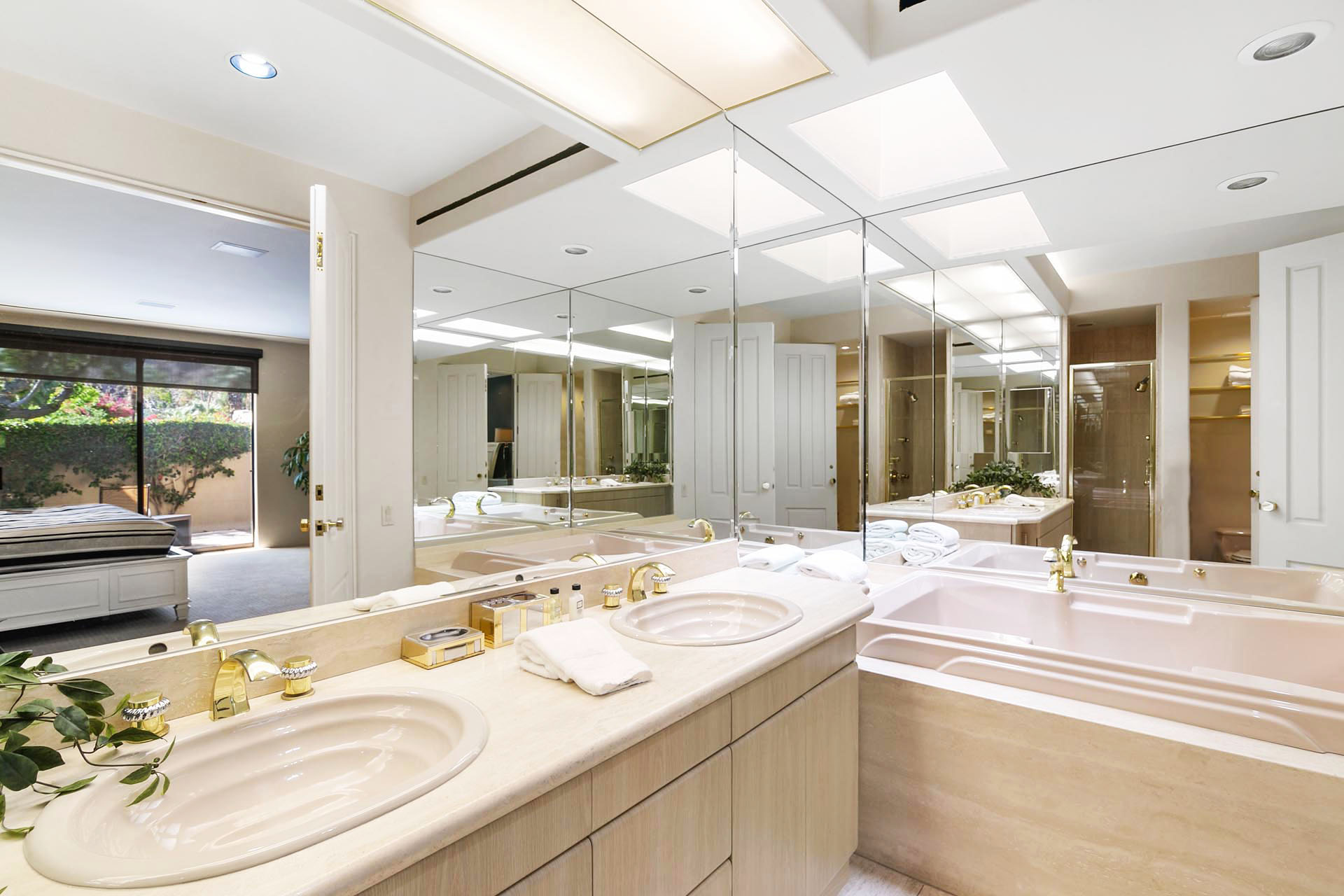 Delgado Estate Incredible 15 BR, 30,000' Estate on 2 Acres | Photo 38