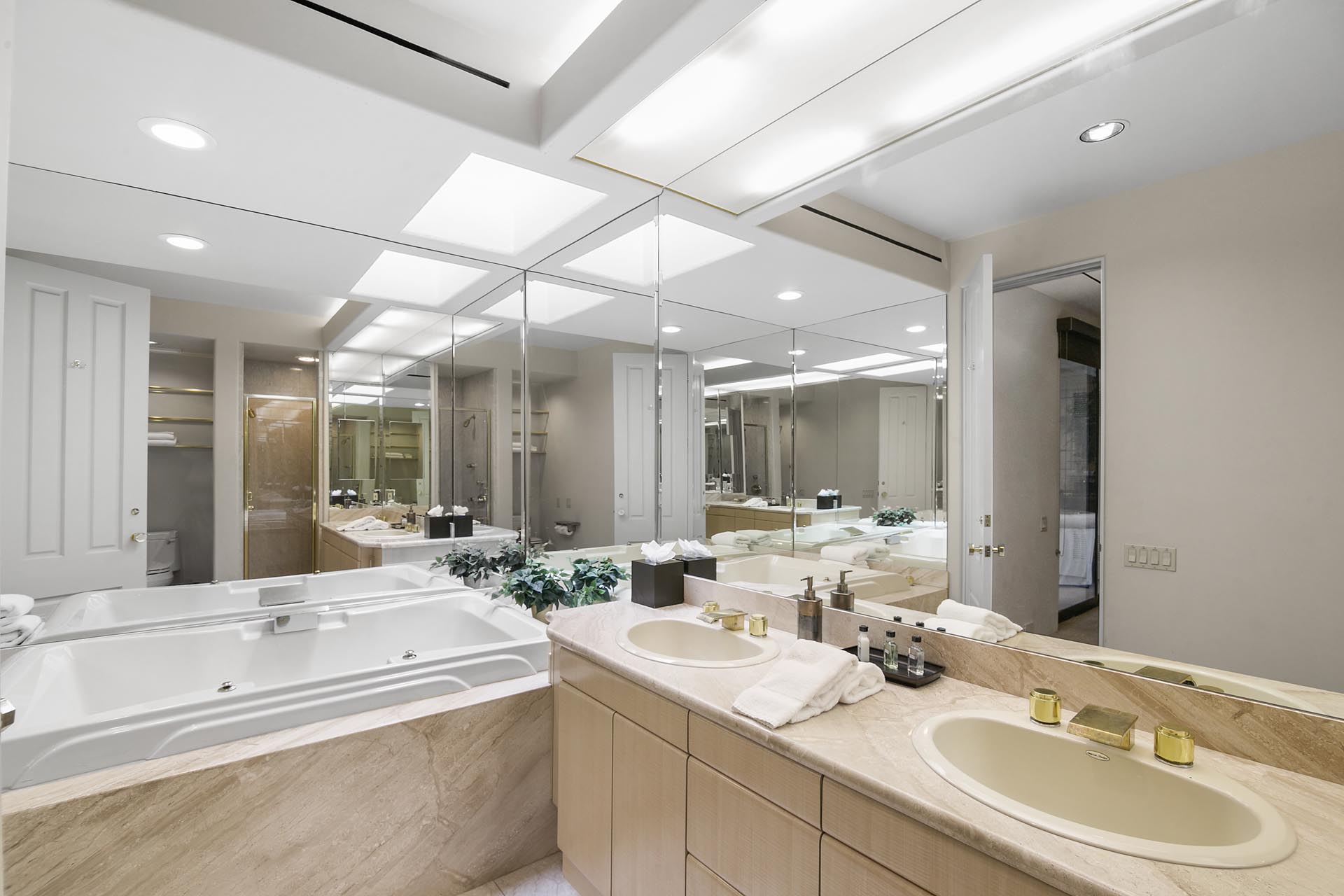 Delgado Estate Incredible 15 BR, 30,000' Estate on 2 Acres | Photo 41