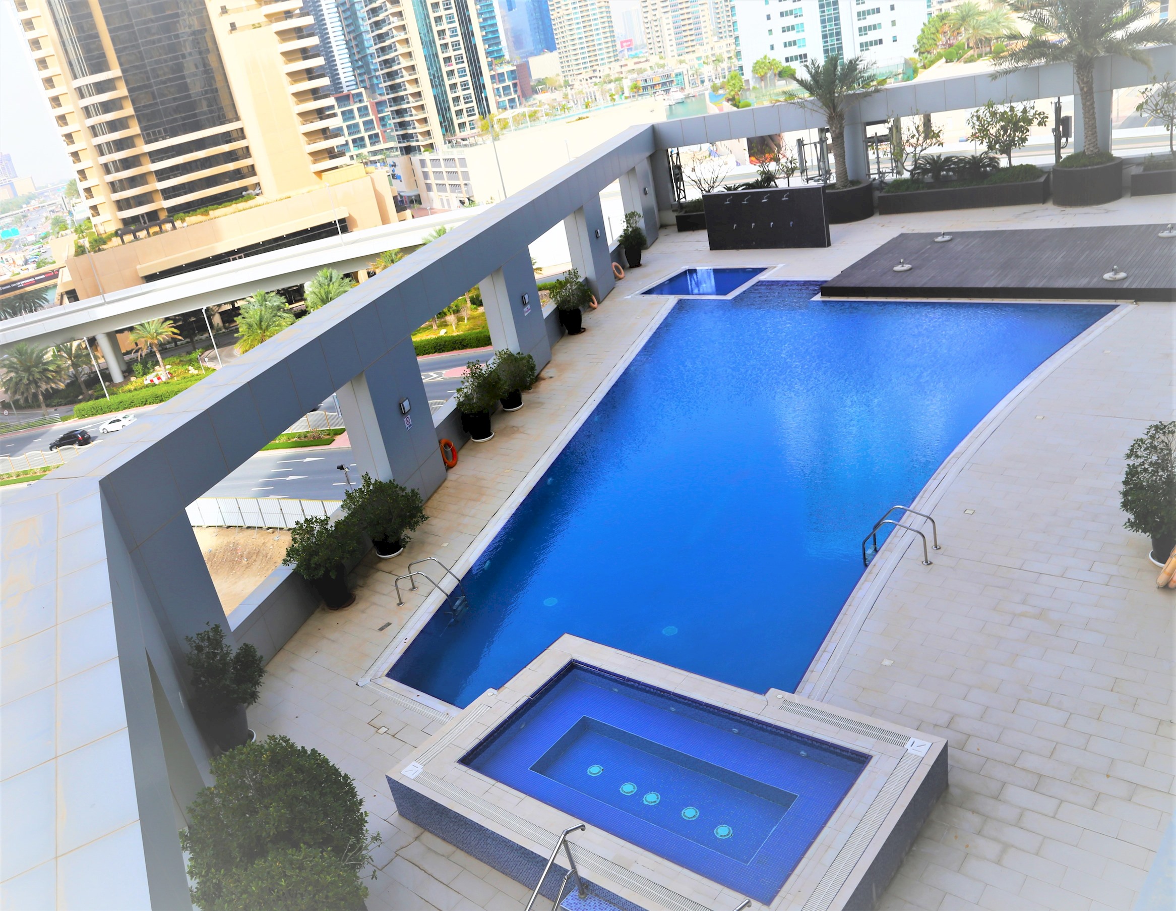 Jannah place dubai. Jannah place Dubai Marina бассейн. Jannah Marina Hotel Apartments ОАЭ Дубай. Jannah place Dubai Marina 4. Jannah place Dubai Marina Apart (Марина).