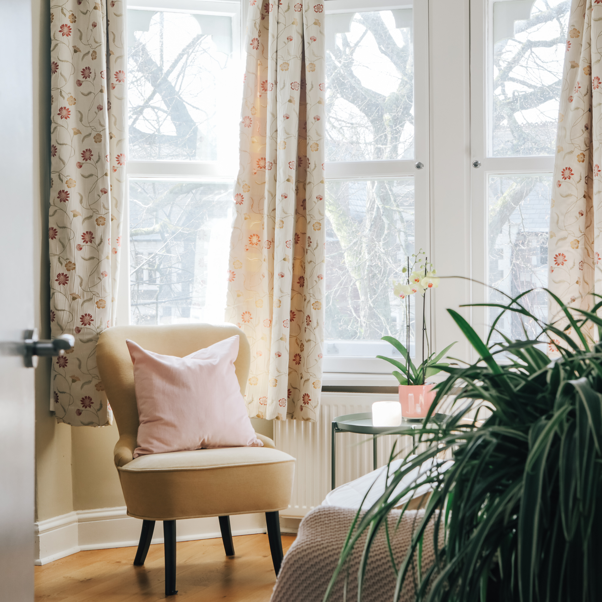 View The Loft | 2BR Duplex | Central+Parking in 82 Cathedral Road Top Duplex, Cardiff, Wales CF11 9LN The Loft | 2BR Duplex | Central+Parking in 82 Cathedral Road Top Duplex, Cardiff, Wales CF11 9LN - Property image 23 - VivreStays