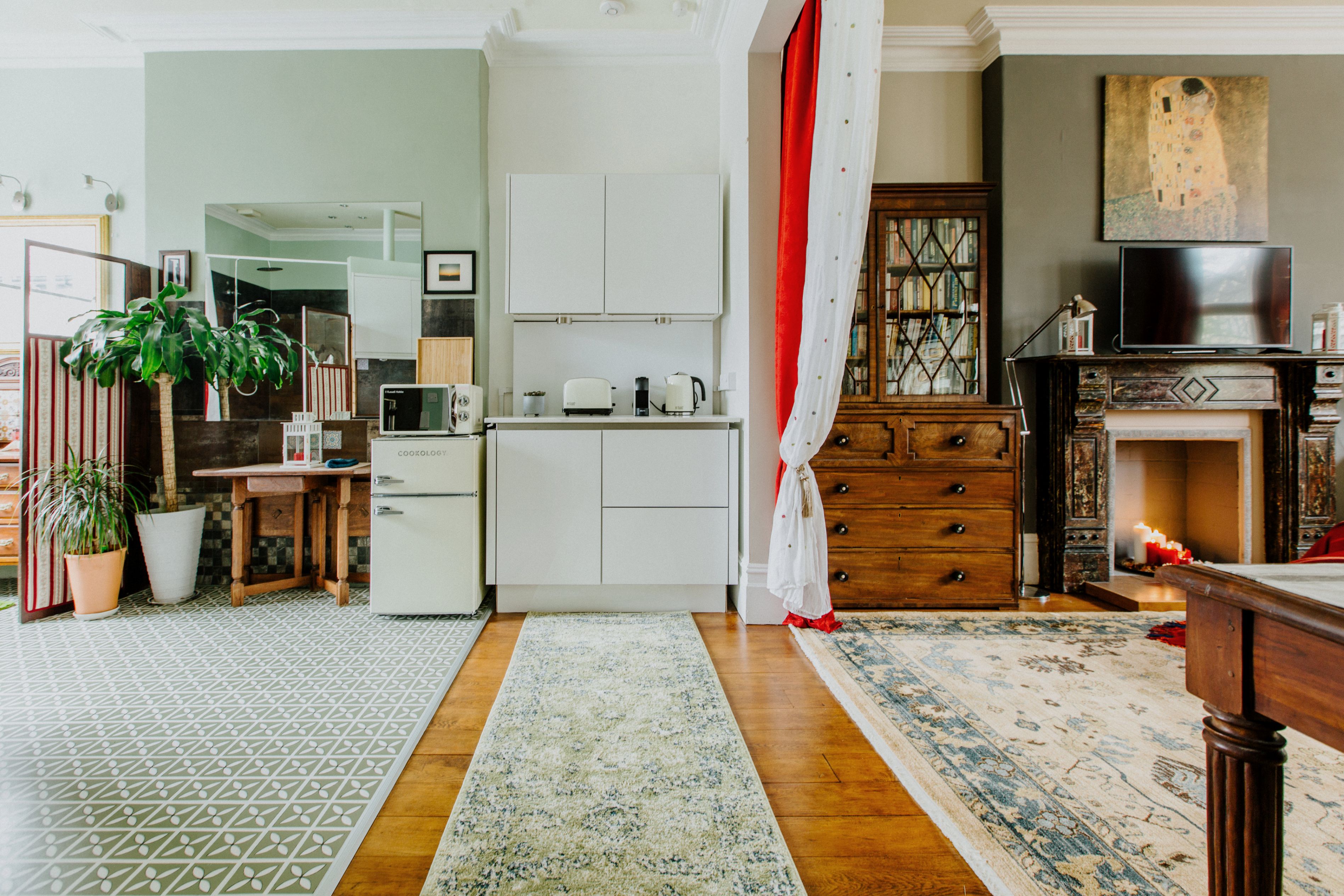 View The Suite | Cardiff City Centre + Private Parking in 82 Cathedral Road CF11 9LN The Suite | Cardiff City Centre + Private Parking in 82 Cathedral Road CF11 9LN - Property image 5 - VivreStays