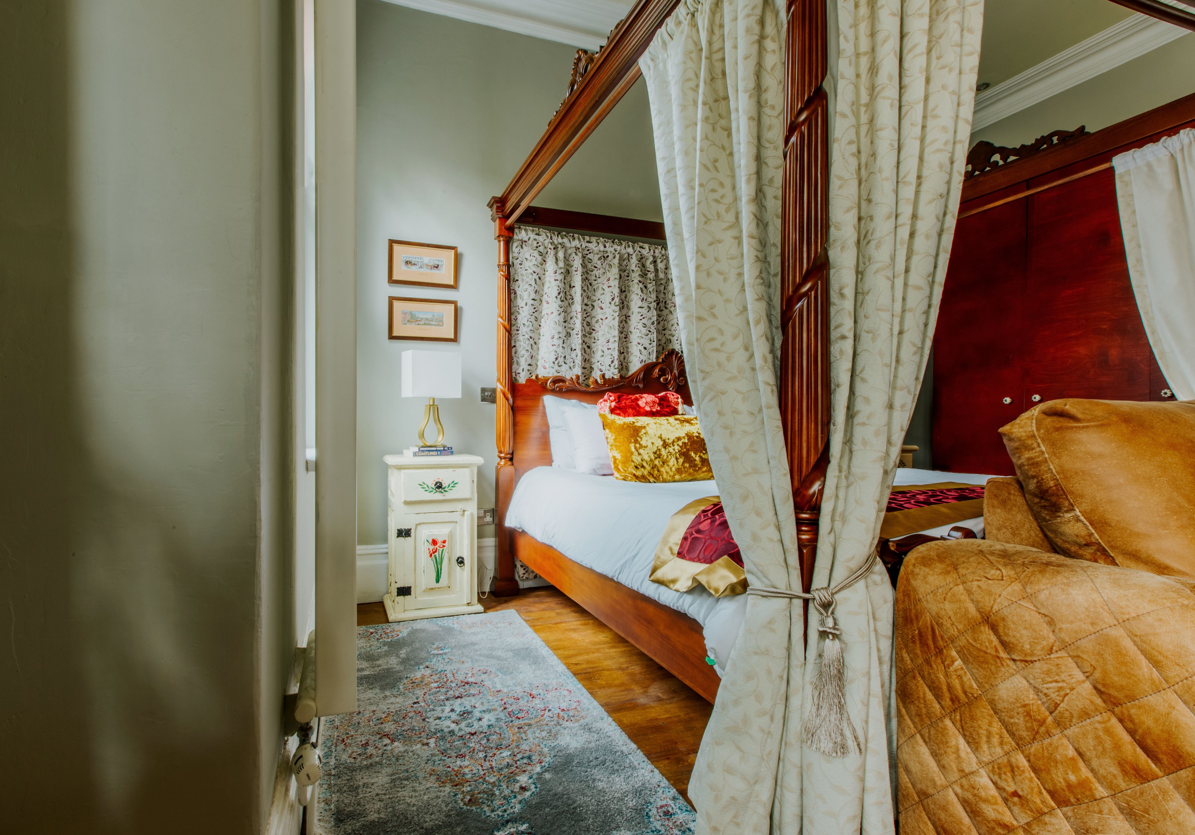 View The Suite | Cardiff City Centre + Private Parking in 82 Cathedral Road CF11 9LN The Suite | Cardiff City Centre + Private Parking in 82 Cathedral Road CF11 9LN - Property image 12 - VivreStays