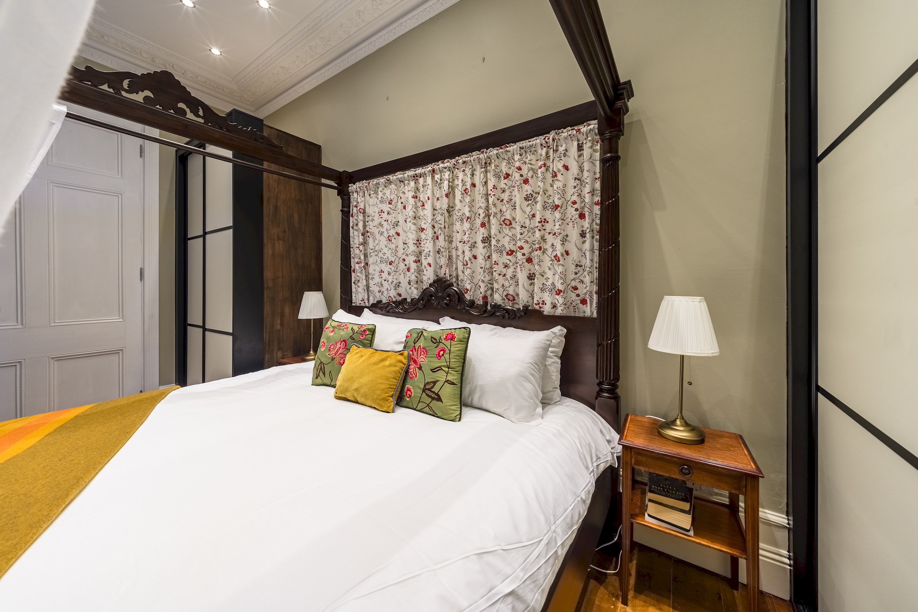 The Regency Studio|82Cathedral in 82 Cathedral Road CF11 9LN - Property image 10 - VivreStays