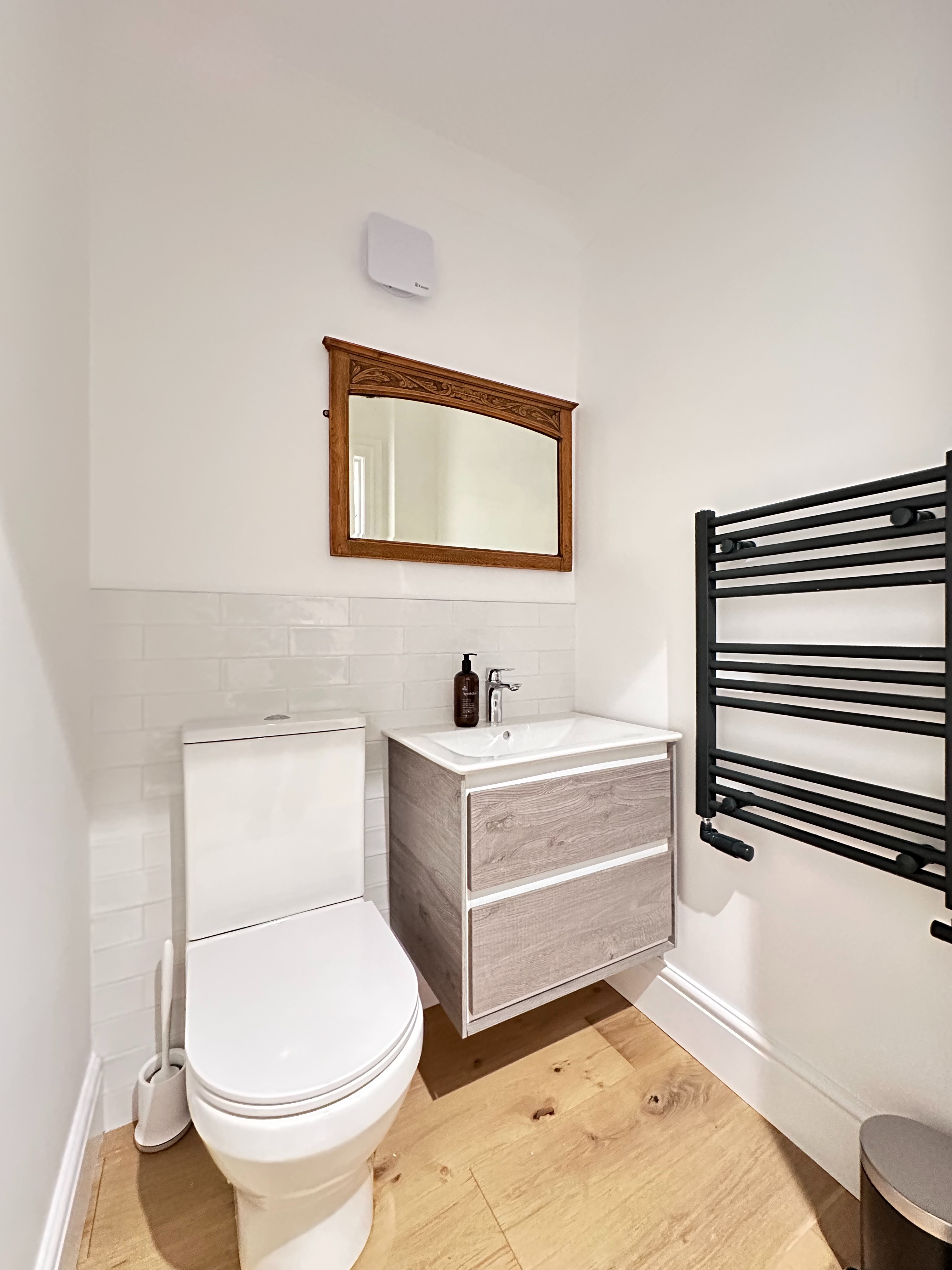View The Pontcanna Sapphire 2-Bed Haven in 86 Ryder Street CF11 9BU The Pontcanna Sapphire 2-Bed Haven in 86 Ryder Street CF11 9BU - Property image 15 - VivreStays