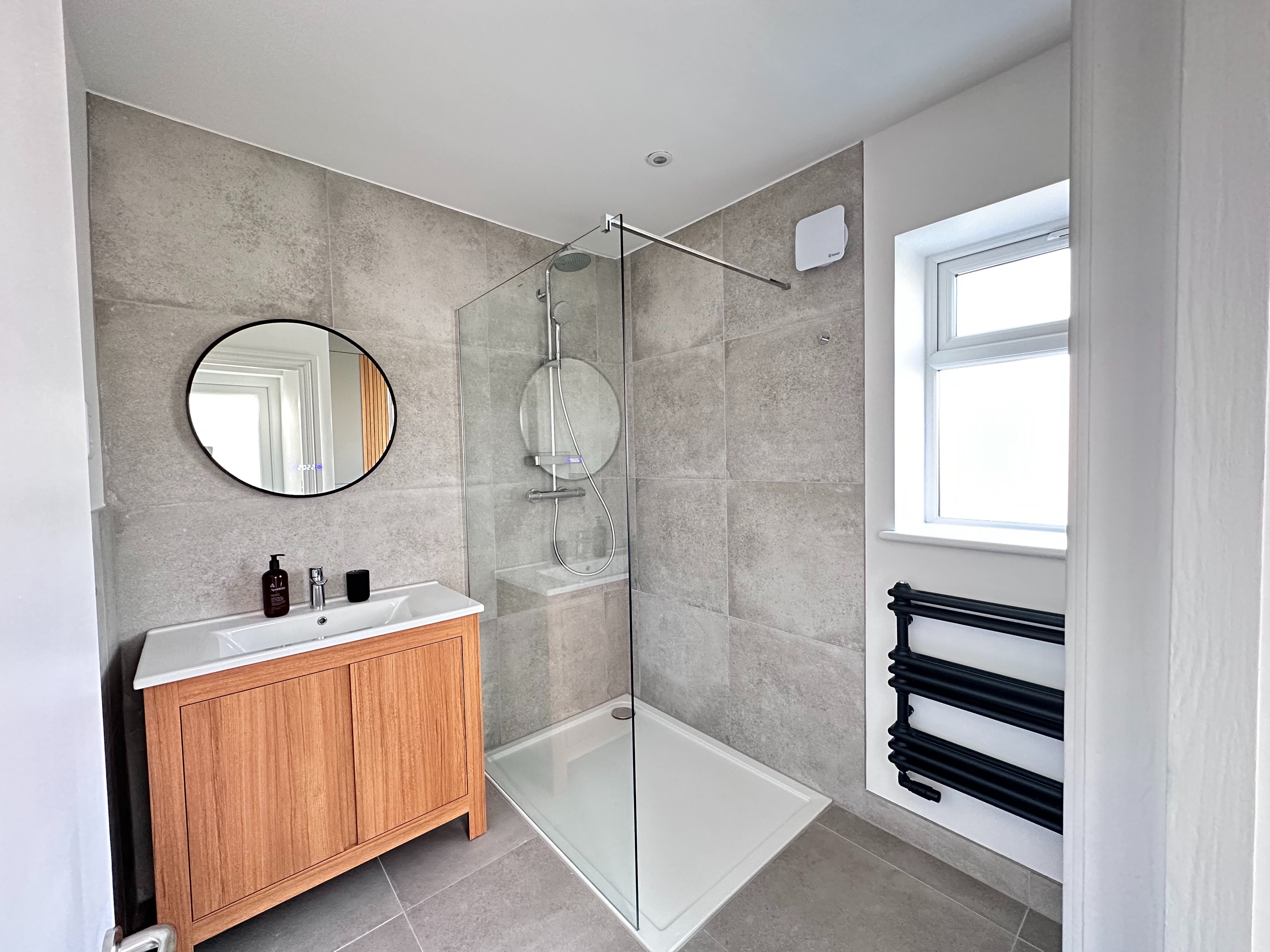 View The Pontcanna Sapphire 2-Bed Haven in 86 Ryder Street CF11 9BU The Pontcanna Sapphire 2-Bed Haven in 86 Ryder Street CF11 9BU - Property image 13 - VivreStays