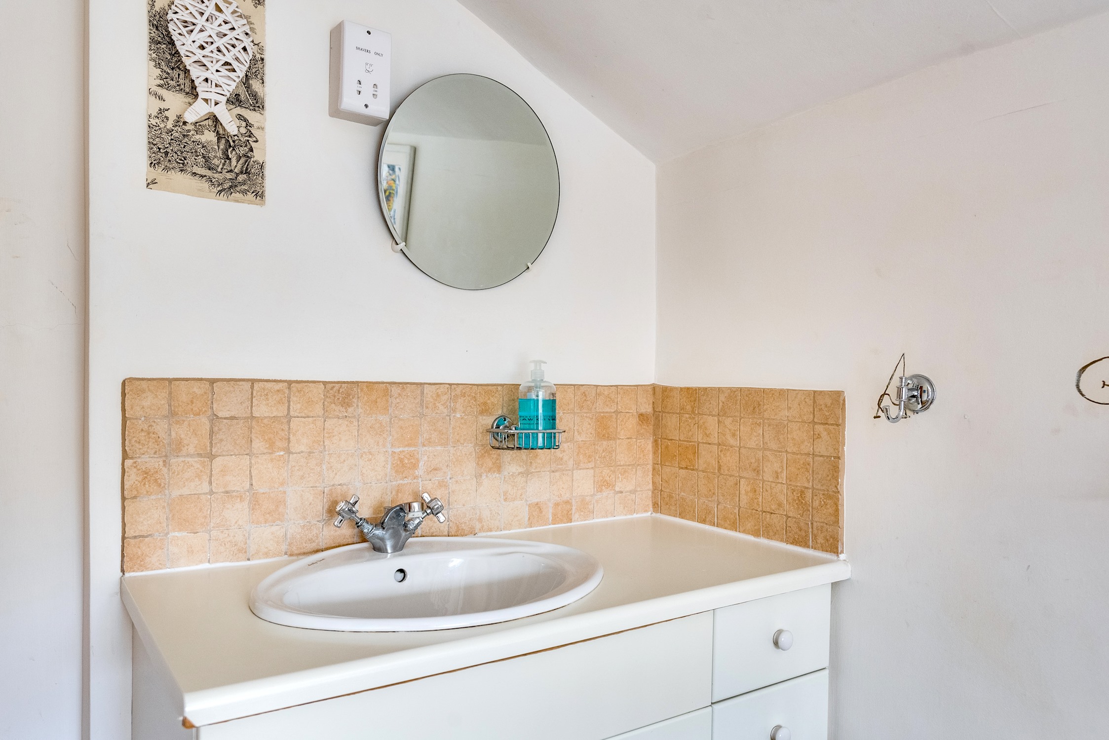 3-Bed Cosy Bookbinder House in Jericho Oxford in 6 Victor Street OX2 6BT - Property image 10 - VivreStays