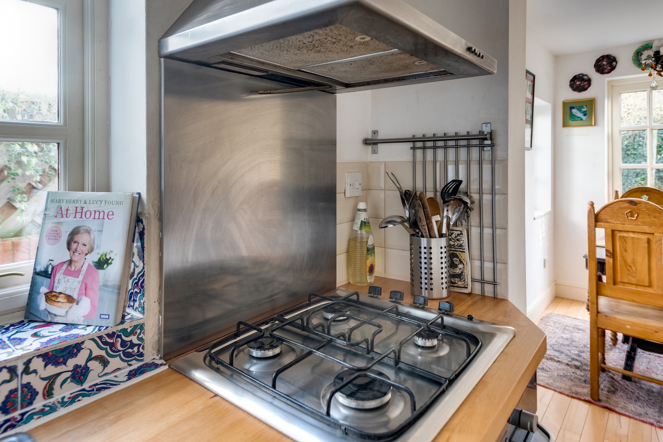 3-Bed Cosy Bookbinder House in Jericho Oxford in 6 Victor Street OX2 6BT - Property image 15 - VivreStays