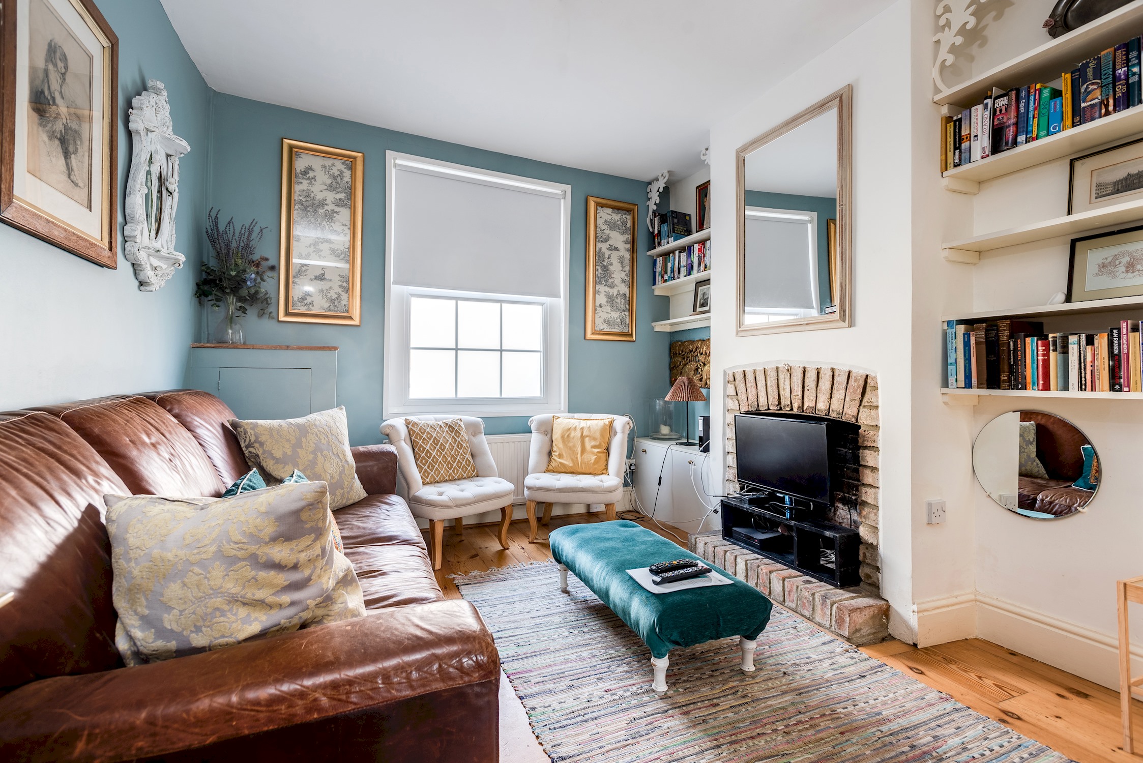 3-Bed Cosy Bookbinder House in Jericho Oxford in 6 Victor Street OX2 6BT - Property image 17 - VivreStays