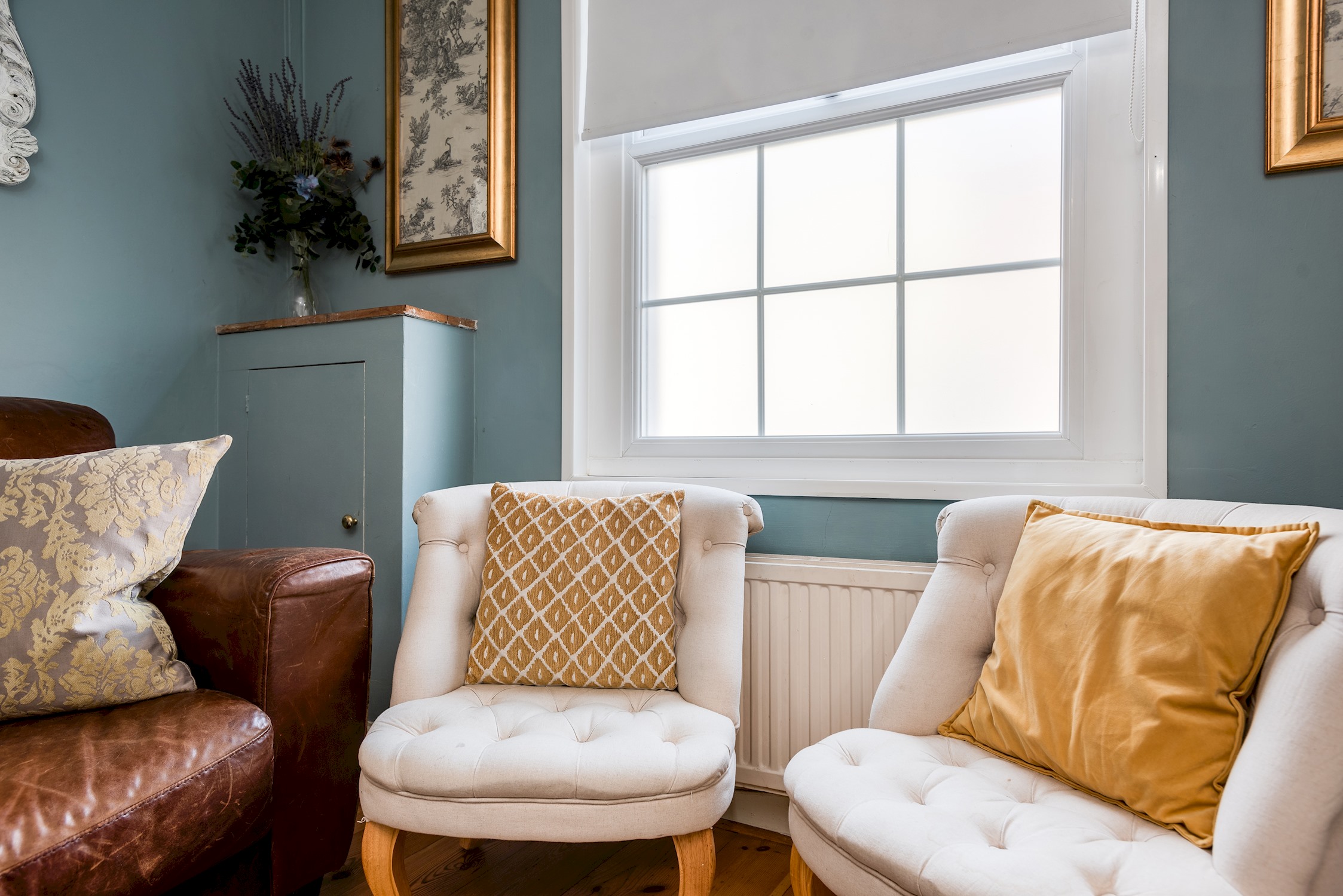 3-Bed Cosy Bookbinder House in Jericho Oxford in 6 Victor Street OX2 6BT - Property image 22 - VivreStays