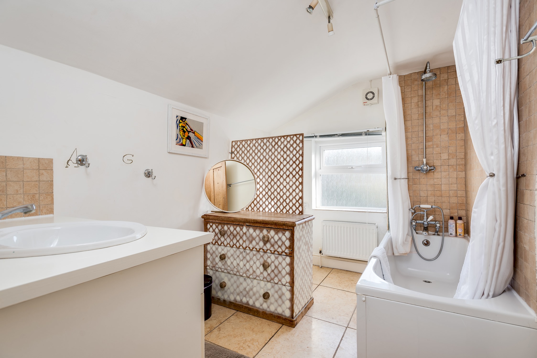 3-Bed Cosy Bookbinder House in Jericho Oxford in 6 Victor Street OX2 6BT - Property image 23 - VivreStays