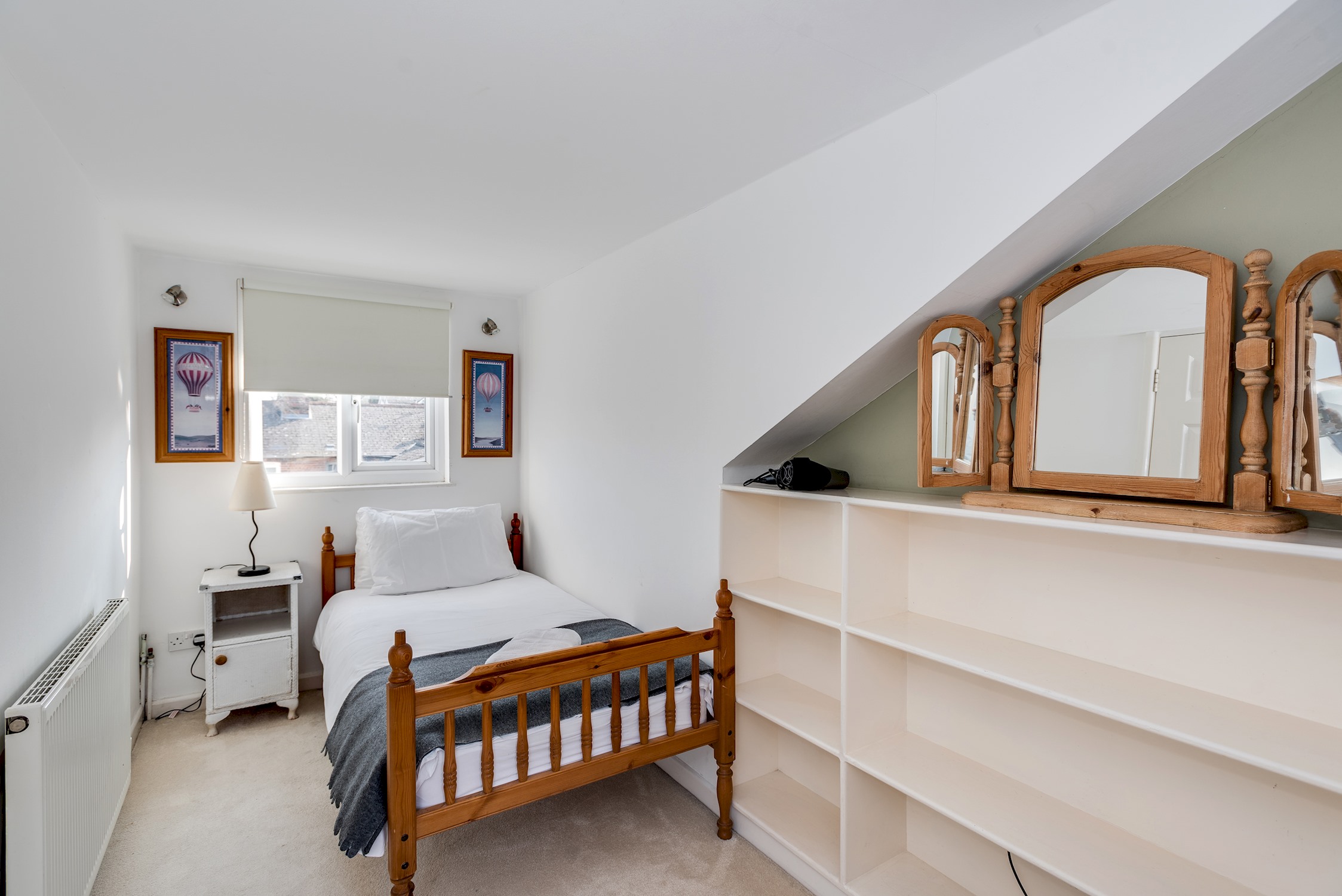 View The Old Bookbinders Retreat - 4-BR Jericho House in 71 Great Clarendon Street OX2 6AU The Old Bookbinders Retreat - 4-BR Jericho House in 71 Great Clarendon Street OX2 6AU - Property image 5 - VivreStays