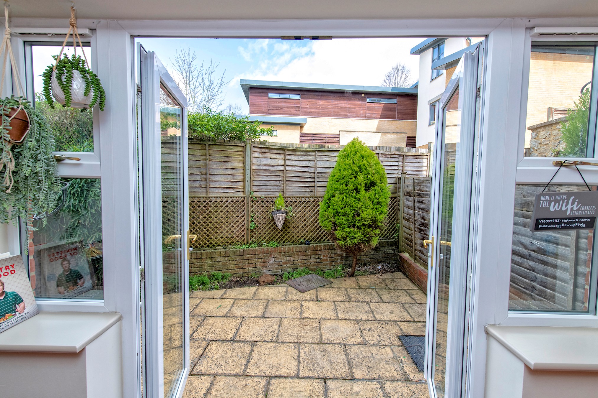 View A very British place to stay - 3 Bedrooms central in 6a Cherwell Street OX4 1BG A very British place to stay - 3 Bedrooms central in 6a Cherwell Street OX4 1BG - Property image 12 - VivreStays
