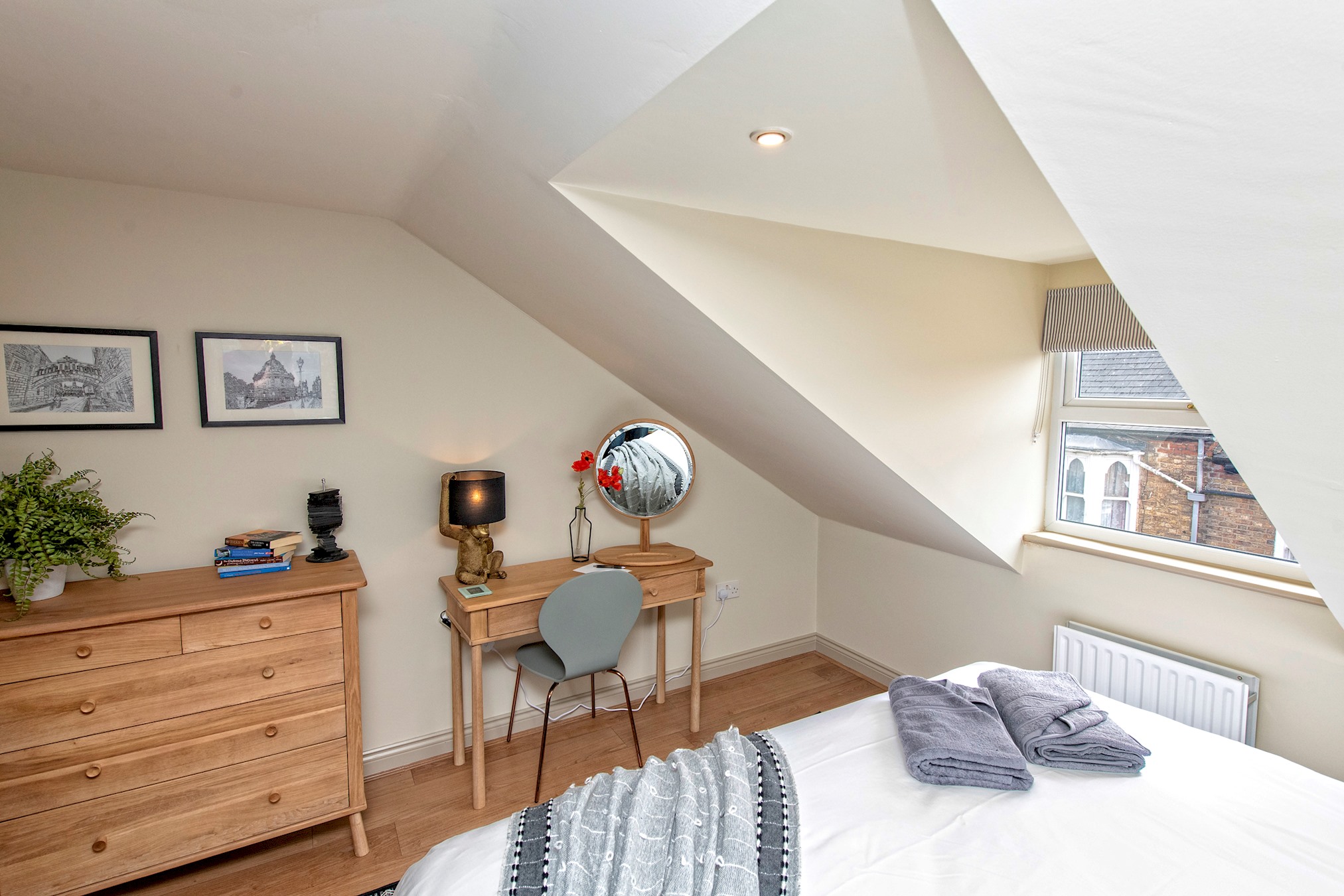 View A very British place to stay - 3 Bedrooms central in 6a Cherwell Street OX4 1BG A very British place to stay - 3 Bedrooms central in 6a Cherwell Street OX4 1BG - Property image 21 - VivreStays