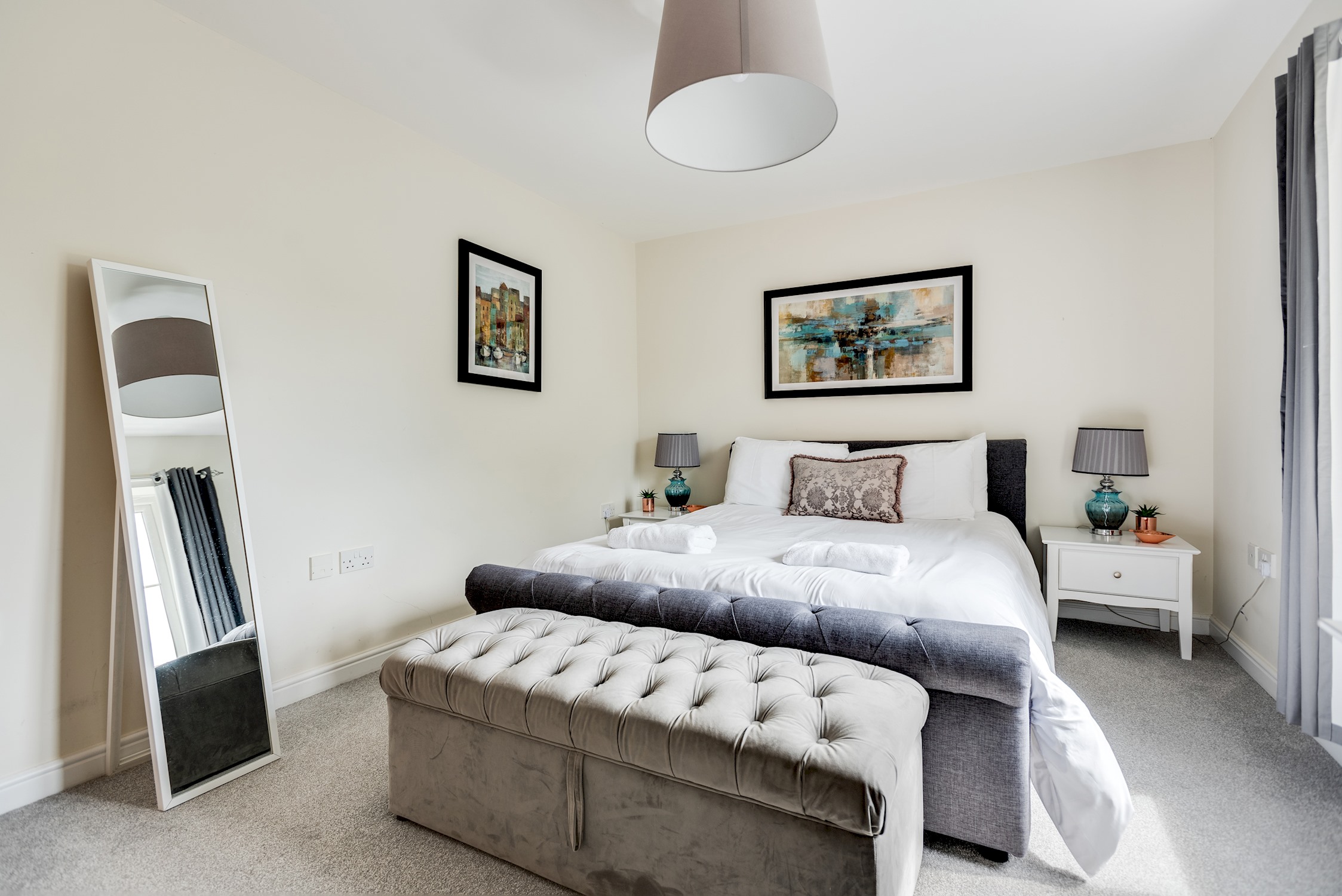 Modern 2 Bedroom Apartment in popular Jericho !!!