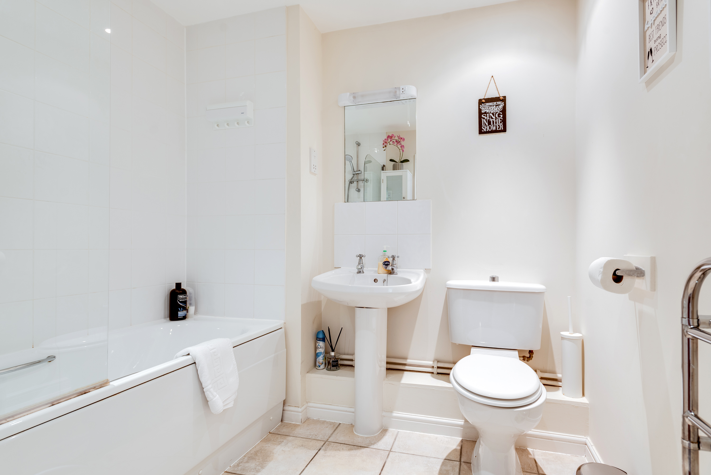 Modern 2 Bedroom Apartment in popular Jericho !!!
