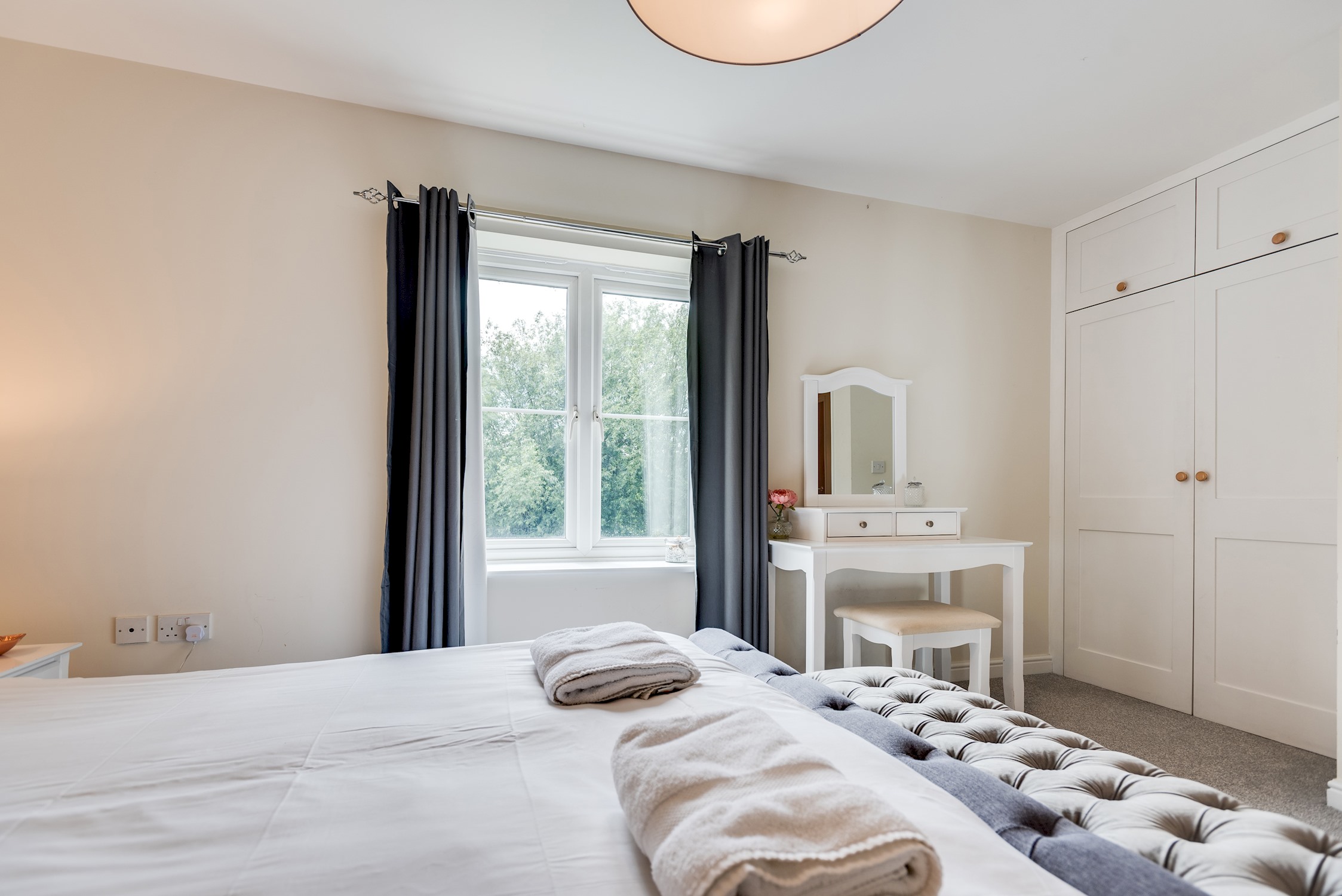 Modern 2 Bedroom Apartment in popular Jericho !!!