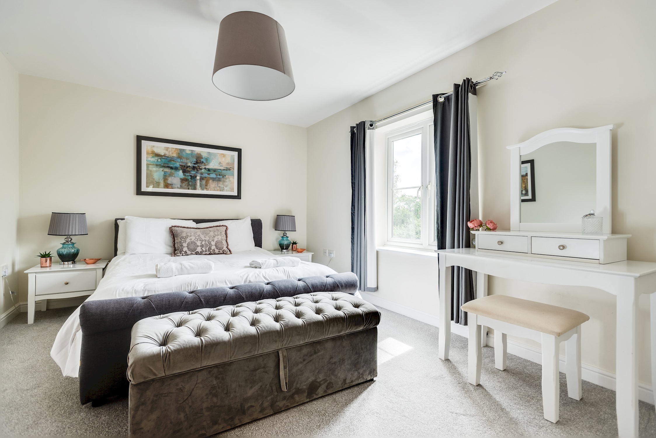 Modern 2 Bedroom Apartment in popular Jericho !!!