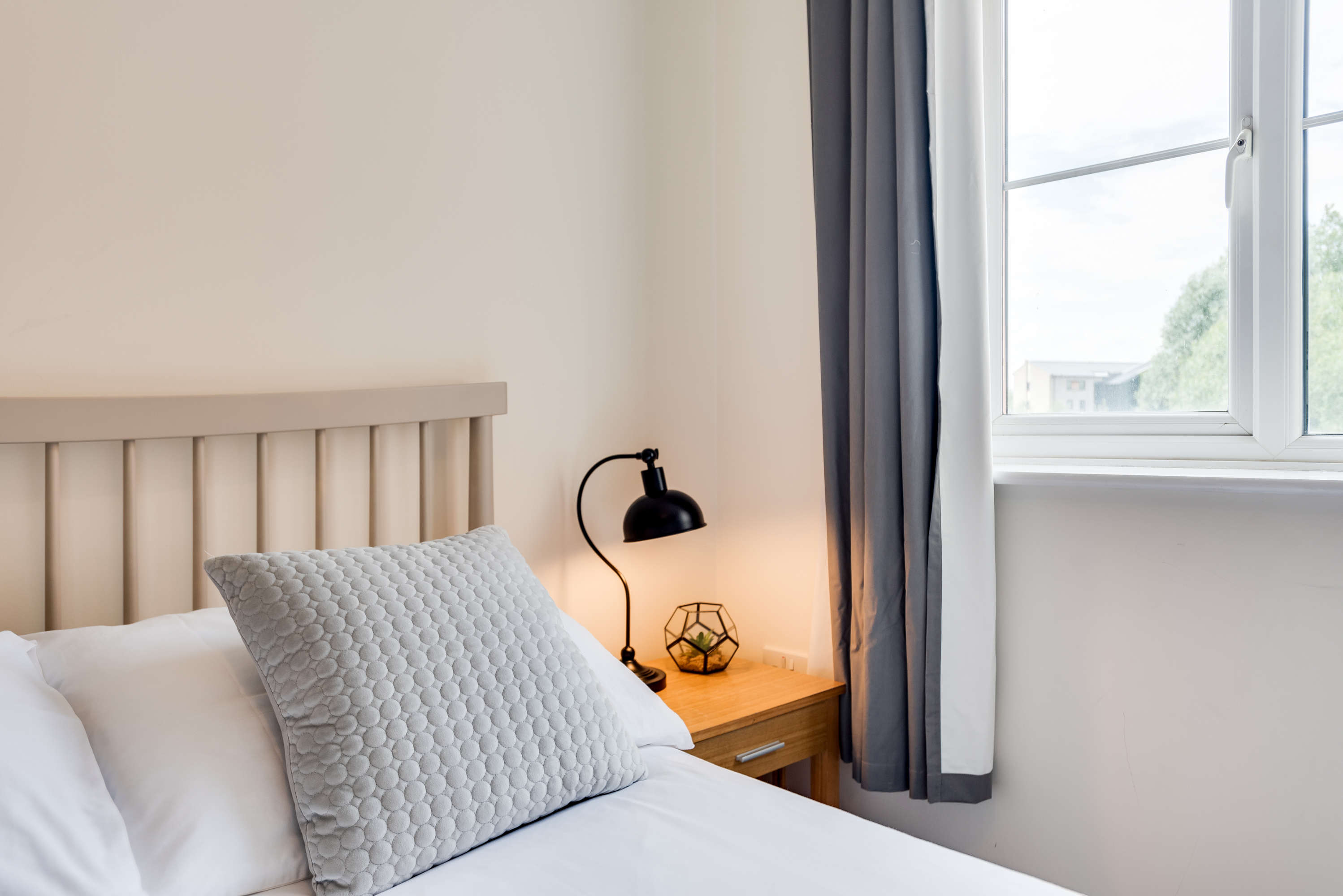 Modern 2 Bedroom Apartment in popular Jericho !!!