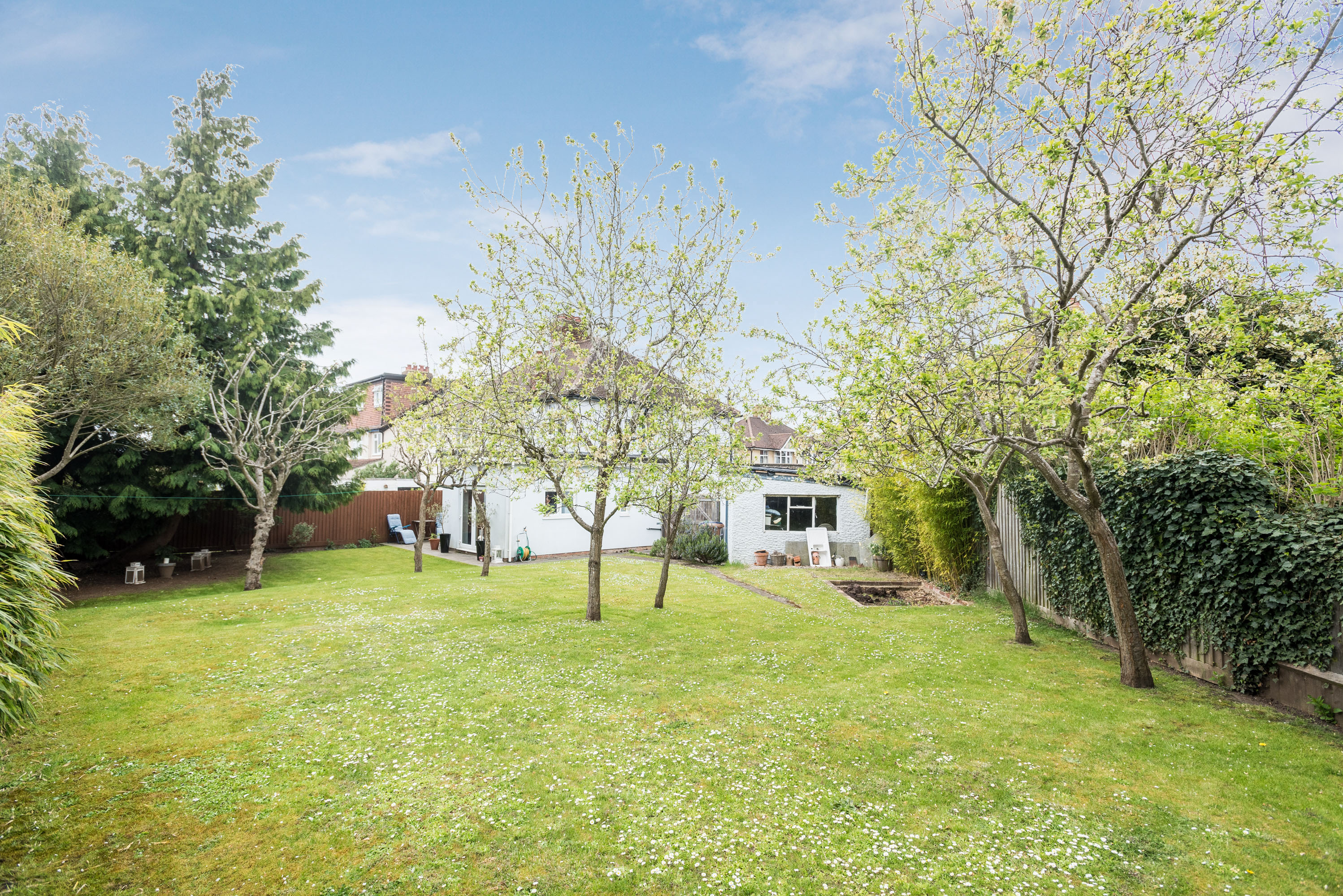 Headington Orchard - 3 Bedroom House & parking & garden in 49 Langley Close OX3 7DB - Property image 8 - VivreStays