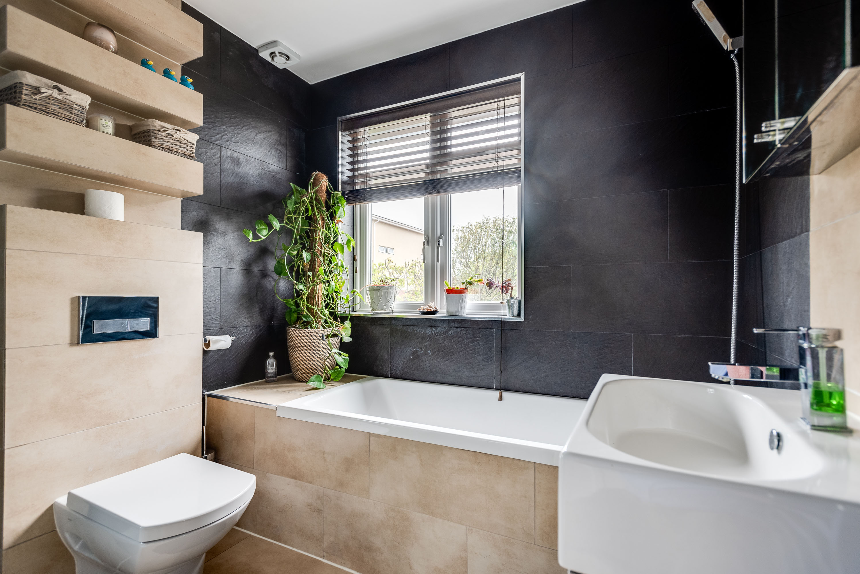 Headington Orchard - 3 Bedroom House & parking & garden in 49 Langley Close OX3 7DB - Property image 3 - VivreStays