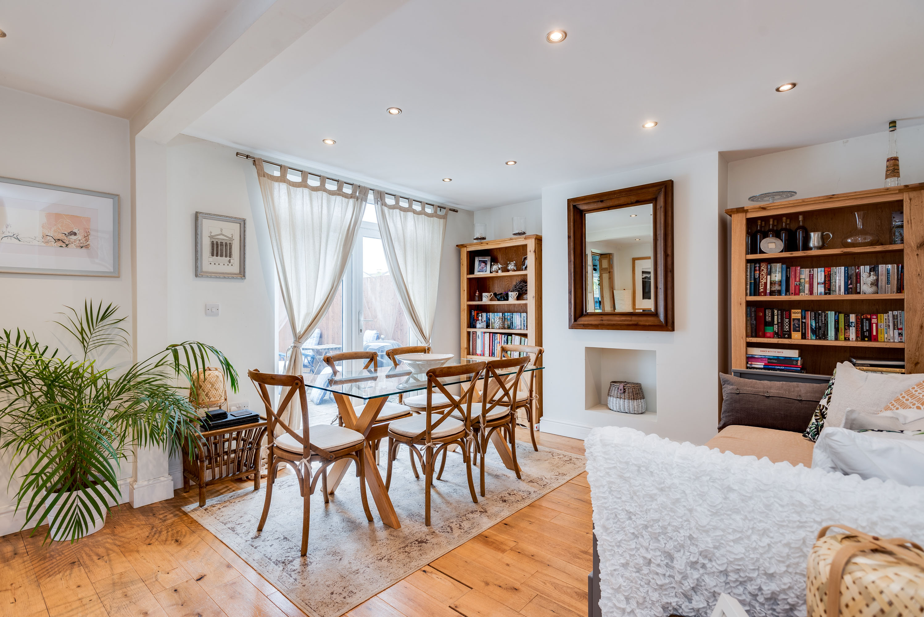 Headington Orchard - 3 Bedroom House & parking & garden serviced apartment - UK - VivreStays