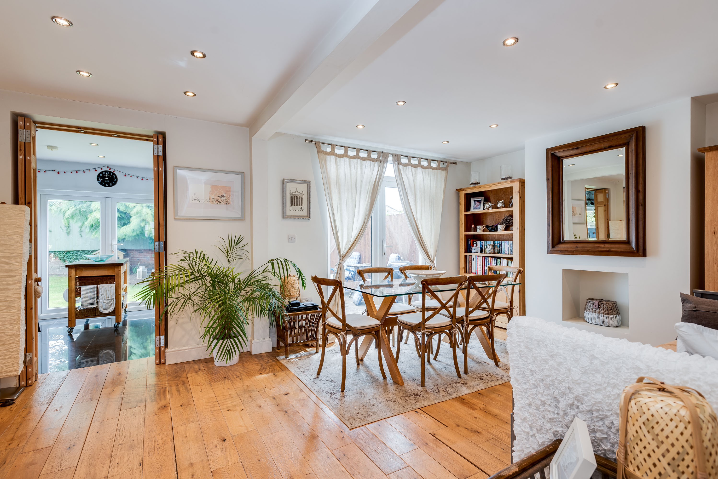 Headington Orchard - 3 Bedroom House & parking & garden in 49 Langley Close OX3 7DB - Property image 2 - VivreStays