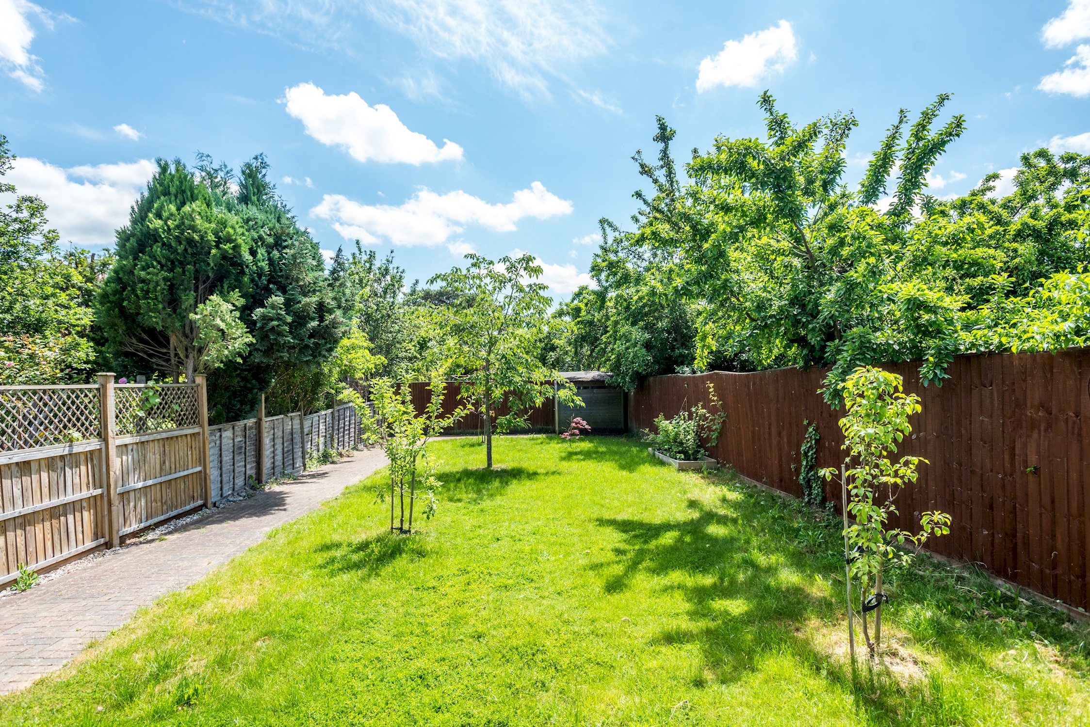 View The Oxford Abode - 3-Bedroom House - large garden in 9 Coverley Road OX3 7ET The Oxford Abode - 3-Bedroom House - large garden in 9 Coverley Road OX3 7ET - Property image 9 - VivreStays