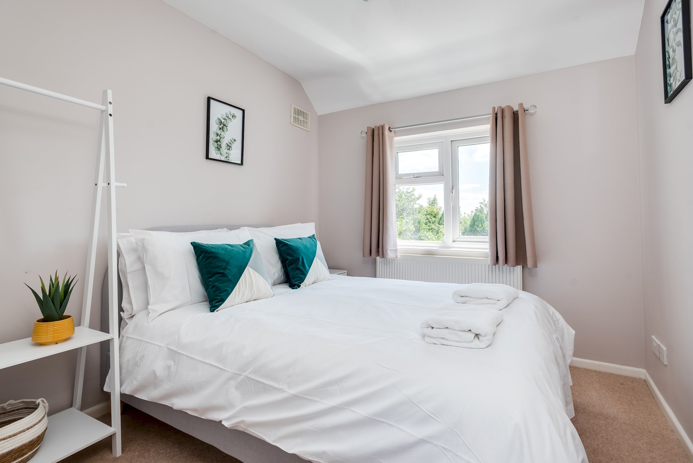 View The Oxford Abode - 3-Bedroom House - large garden in 9 Coverley Road OX3 7ET The Oxford Abode - 3-Bedroom House - large garden in 9 Coverley Road OX3 7ET - Property image 30 - VivreStays