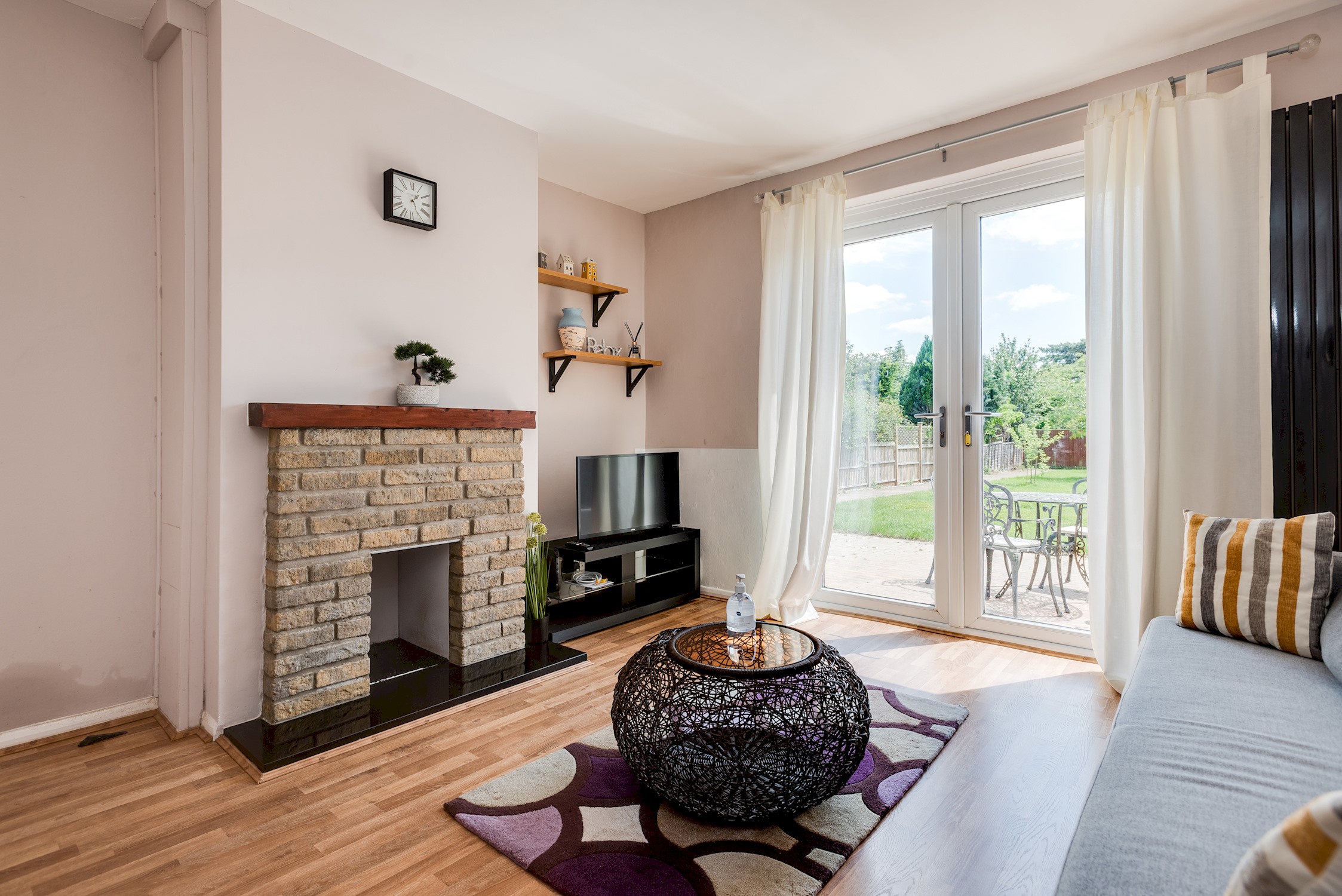 View The Oxford Abode - 3-Bedroom House - large garden in 9 Coverley Road OX3 7ET The Oxford Abode - 3-Bedroom House - large garden in 9 Coverley Road OX3 7ET - Property image 7 - VivreStays