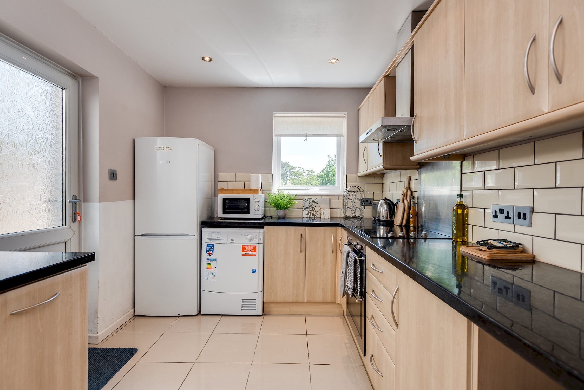 View The Oxford Abode - 3-Bedroom House - large garden in 9 Coverley Road OX3 7ET The Oxford Abode - 3-Bedroom House - large garden in 9 Coverley Road OX3 7ET - Property image 13 - VivreStays