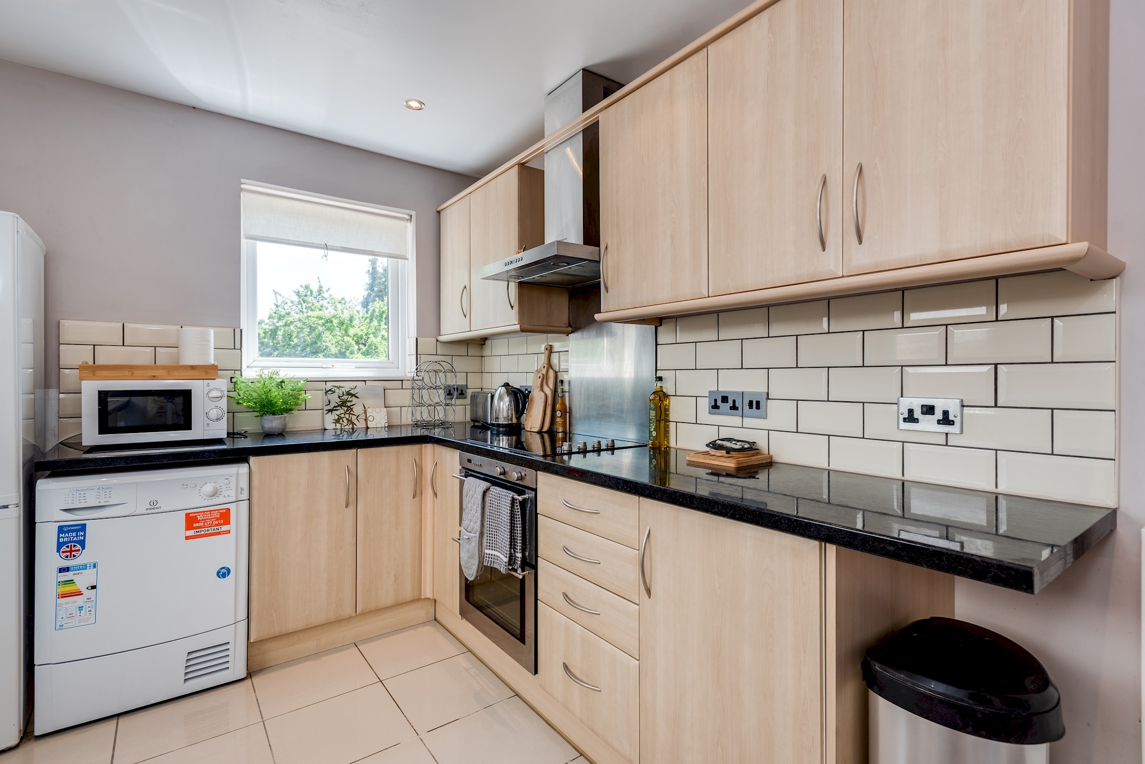 View The Oxford Abode - 3-Bedroom House - large garden in 9 Coverley Road OX3 7ET The Oxford Abode - 3-Bedroom House - large garden in 9 Coverley Road OX3 7ET - Property image 15 - VivreStays