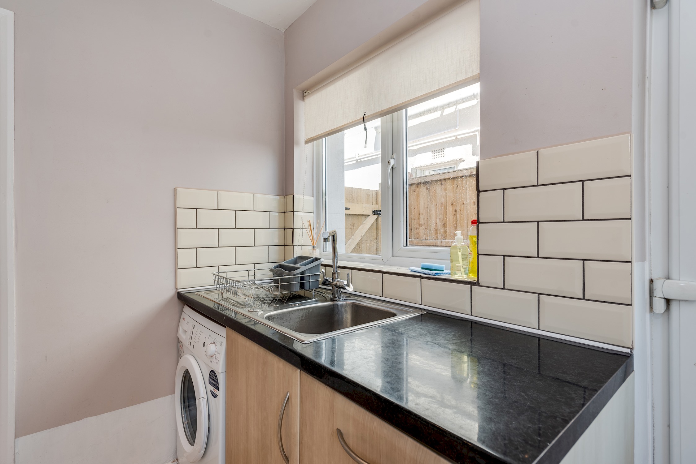 View The Oxford Abode - 3-Bedroom House - large garden in 9 Coverley Road OX3 7ET The Oxford Abode - 3-Bedroom House - large garden in 9 Coverley Road OX3 7ET - Property image 16 - VivreStays