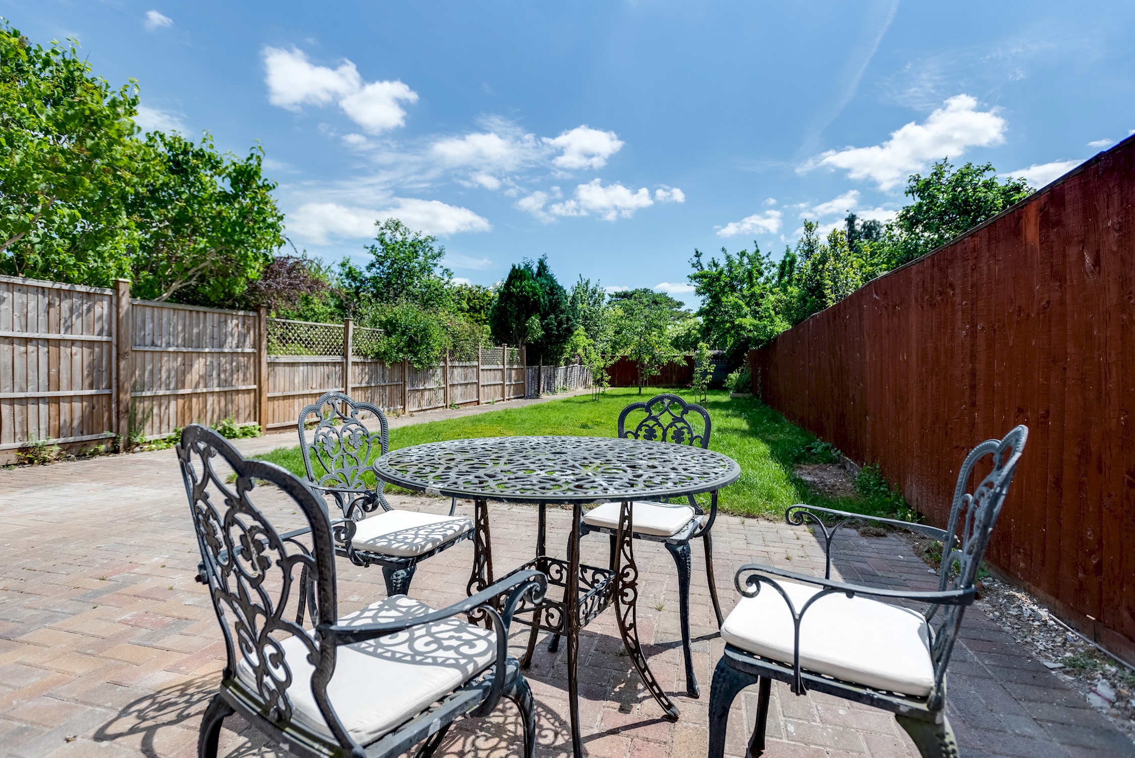 View The Oxford Abode - 3-Bedroom House - large garden in 9 Coverley Road OX3 7ET The Oxford Abode - 3-Bedroom House - large garden in 9 Coverley Road OX3 7ET - Property image 18 - VivreStays