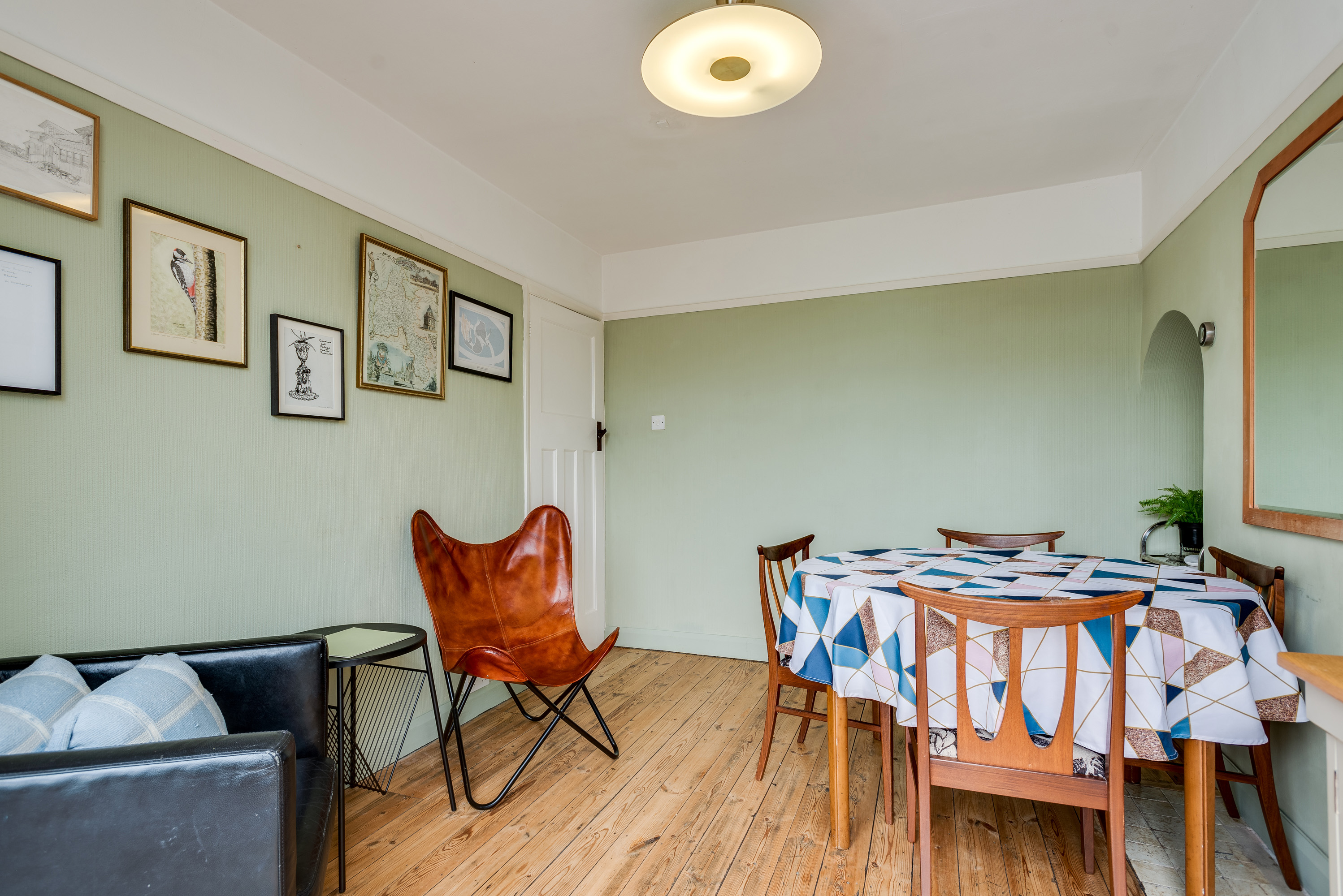 View Cheerfull 3-Bedroom Home with parking & garden in 47 Town Furze OX3 7EW Cheerfull 3-Bedroom Home with parking & garden in 47 Town Furze OX3 7EW - Property image 23 - VivreStays