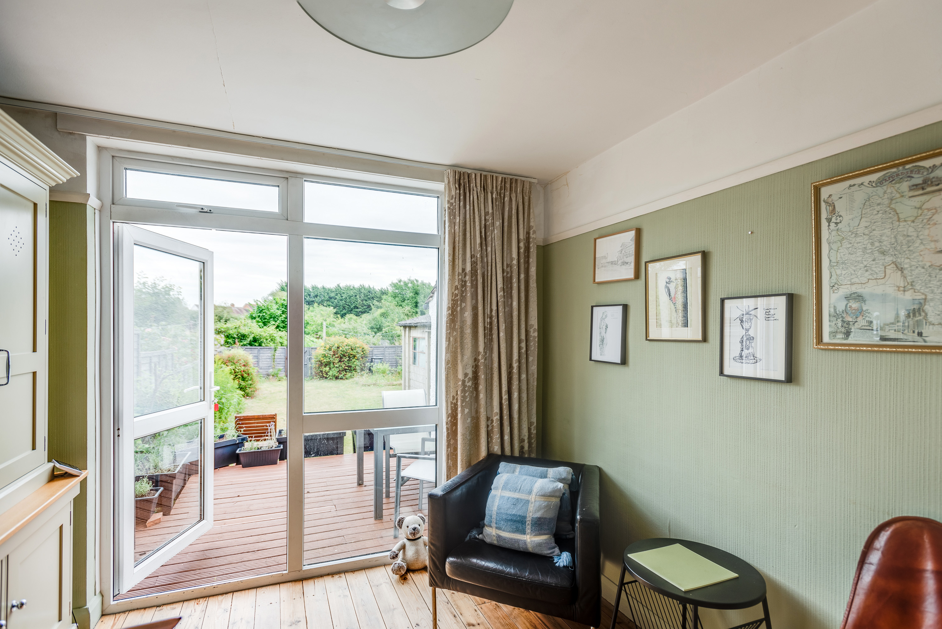 View Cheerfull 3-Bedroom Home with parking & garden in 47 Town Furze OX3 7EW Cheerfull 3-Bedroom Home with parking & garden in 47 Town Furze OX3 7EW - Property image 18 - VivreStays