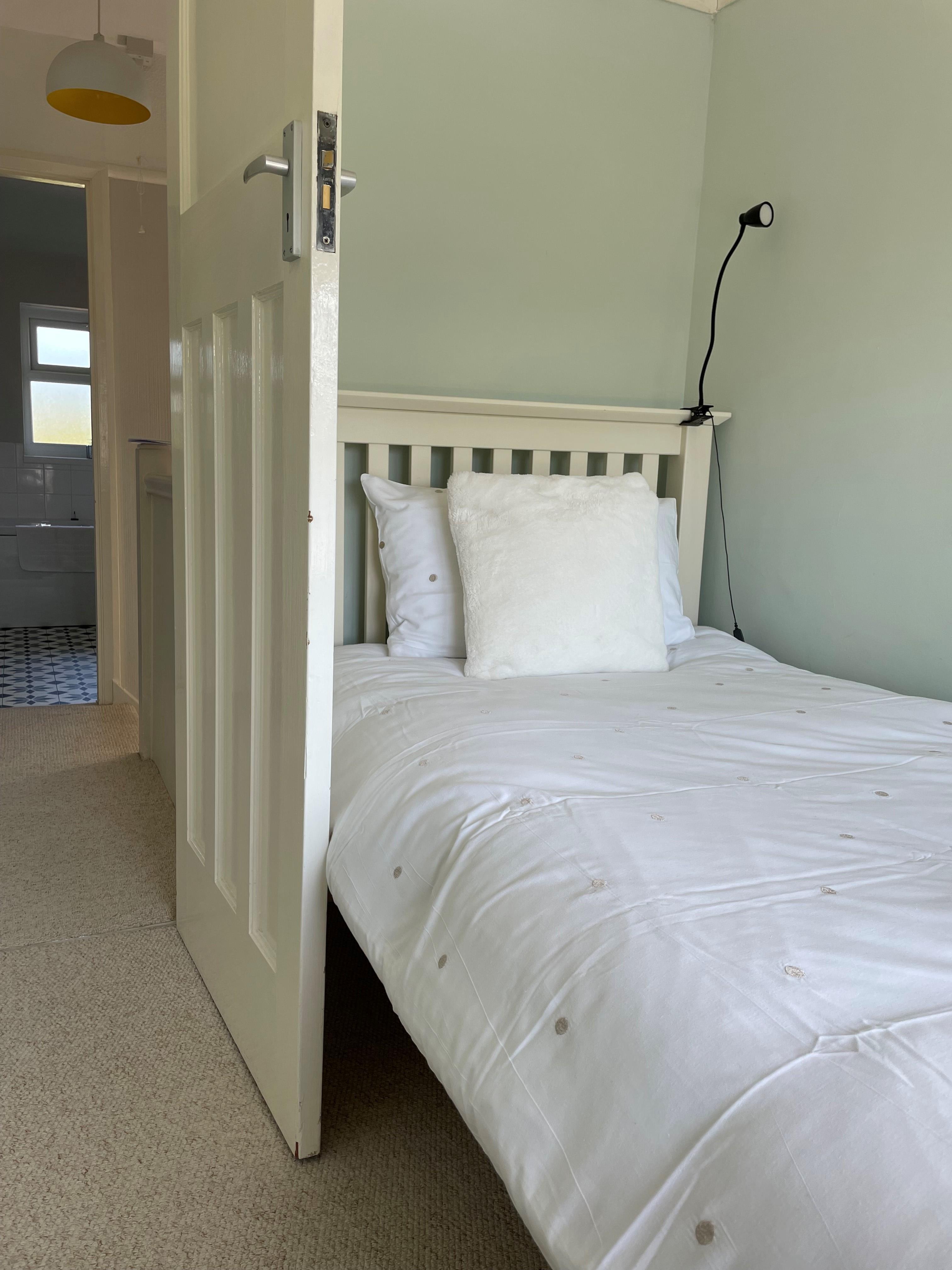 View Cheerfull 3-Bedroom Home with parking & garden in 47 Town Furze OX3 7EW Cheerfull 3-Bedroom Home with parking & garden in 47 Town Furze OX3 7EW - Property image 6 - VivreStays