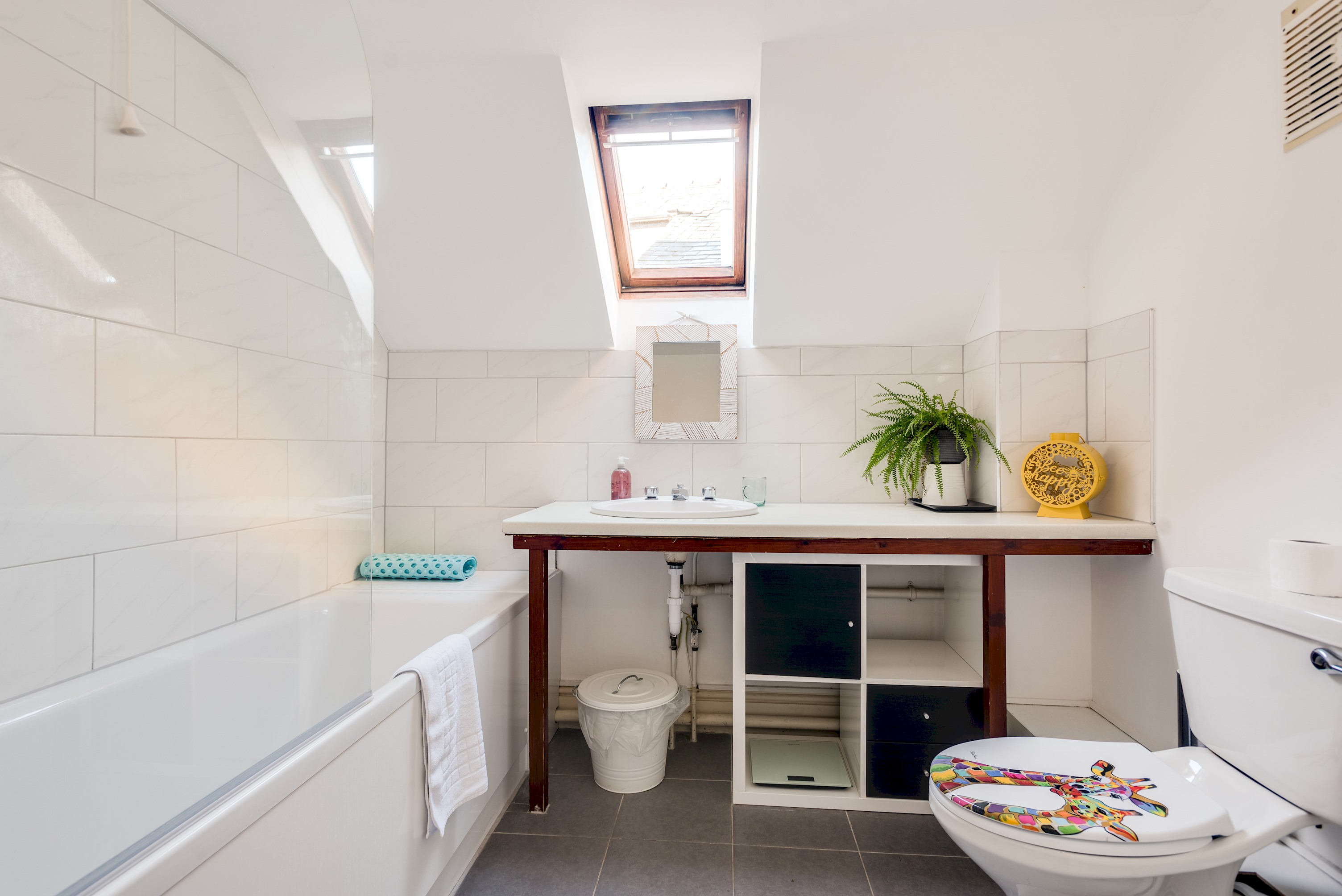 Cosy 2-Bedroom Haven in Picturesque Headington in 82 Old High Street OX3 9HW - Property image 3 - VivreStays
