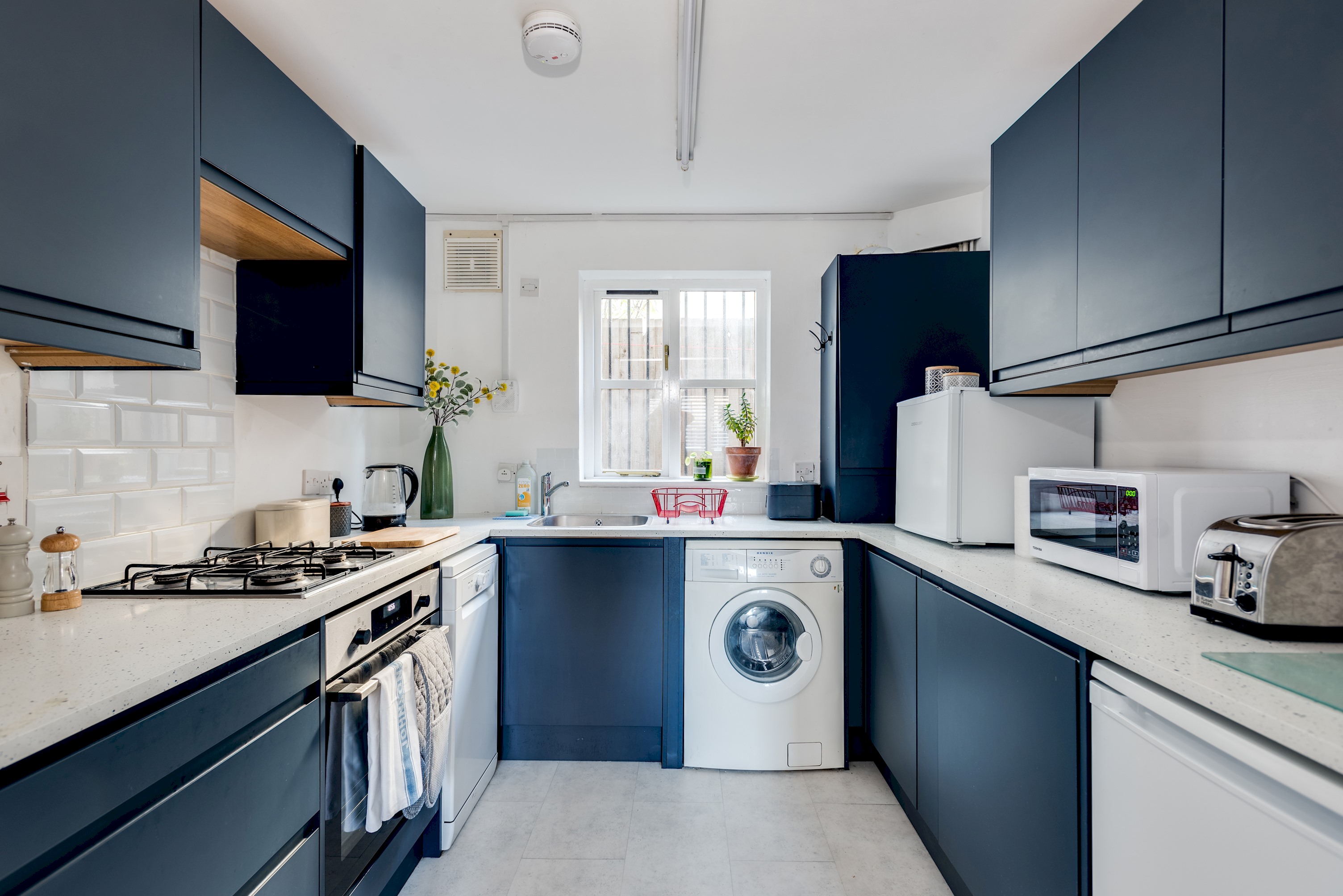 Cosy 2-Bedroom Haven in Picturesque Headington in 82 Old High Street OX3 9HW - Property image 8 - VivreStays