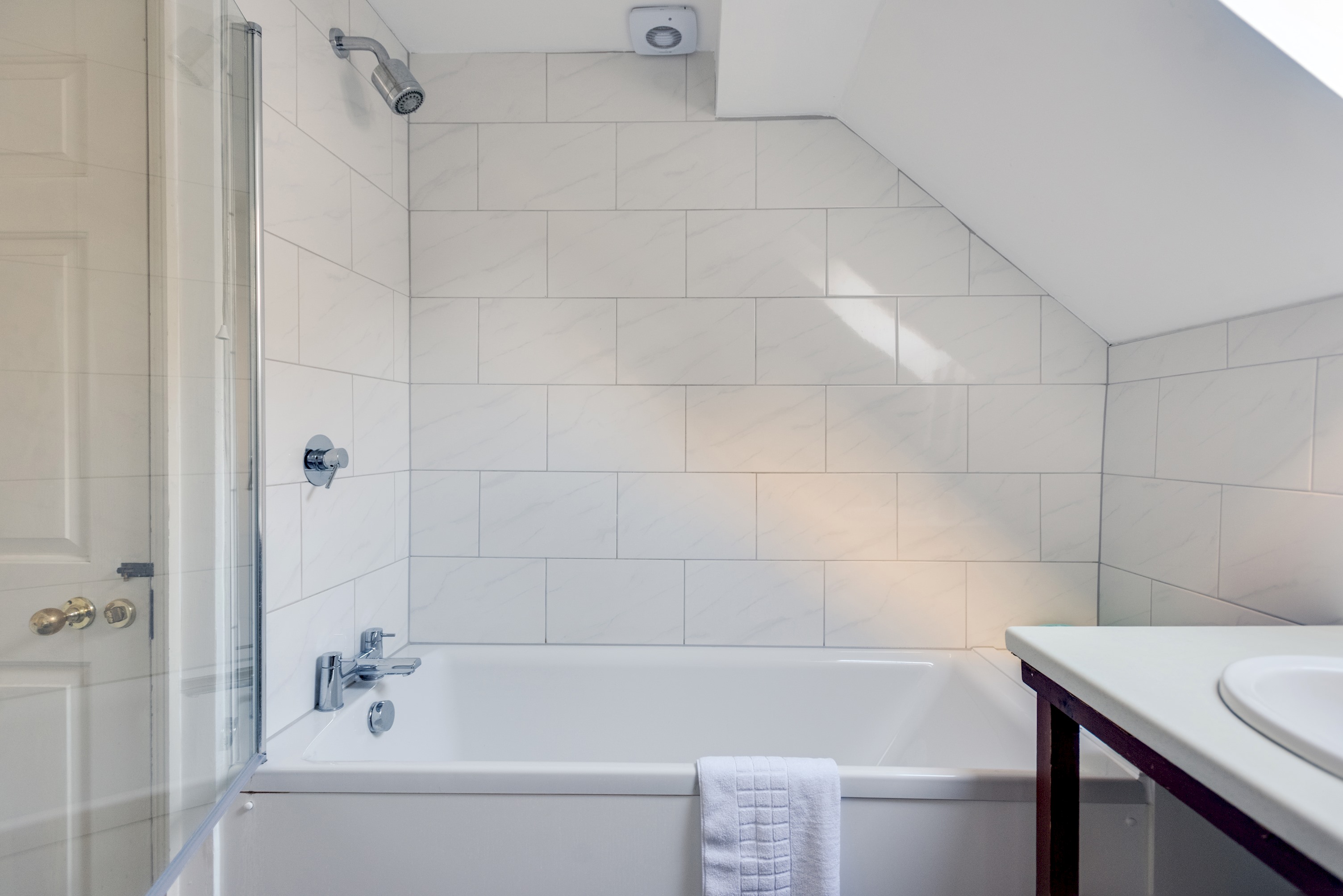 Cosy 2-Bedroom Haven in Picturesque Headington in 82 Old High Street OX3 9HW - Property image 13 - VivreStays