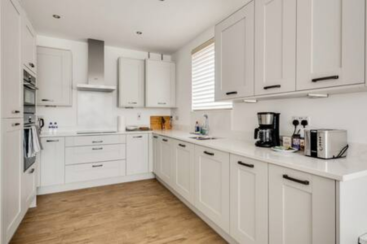Tranquil 4-Bed Oasis Modern & Chic in 16 Jewell Street OX3 9GZ - Property image 7 - VivreStays