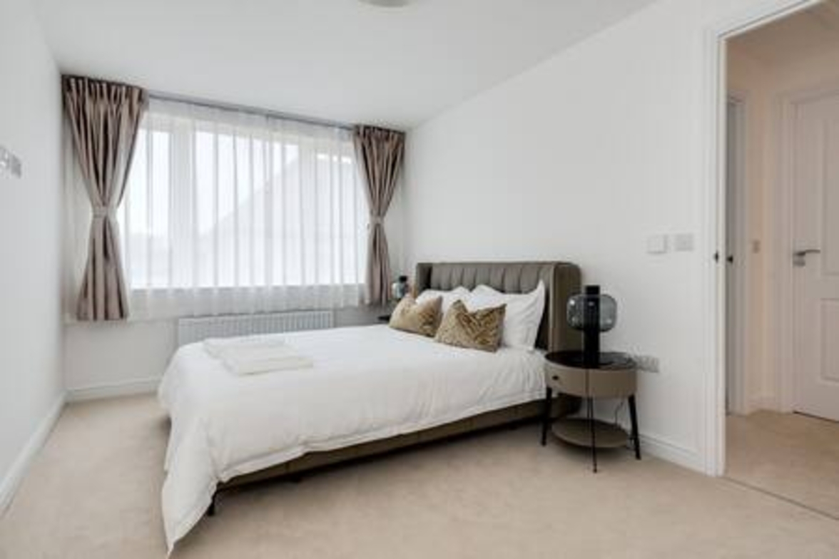 Tranquil 4-Bed Oasis Modern & Chic in 16 Jewell Street OX3 9GZ - Property image 13 - VivreStays