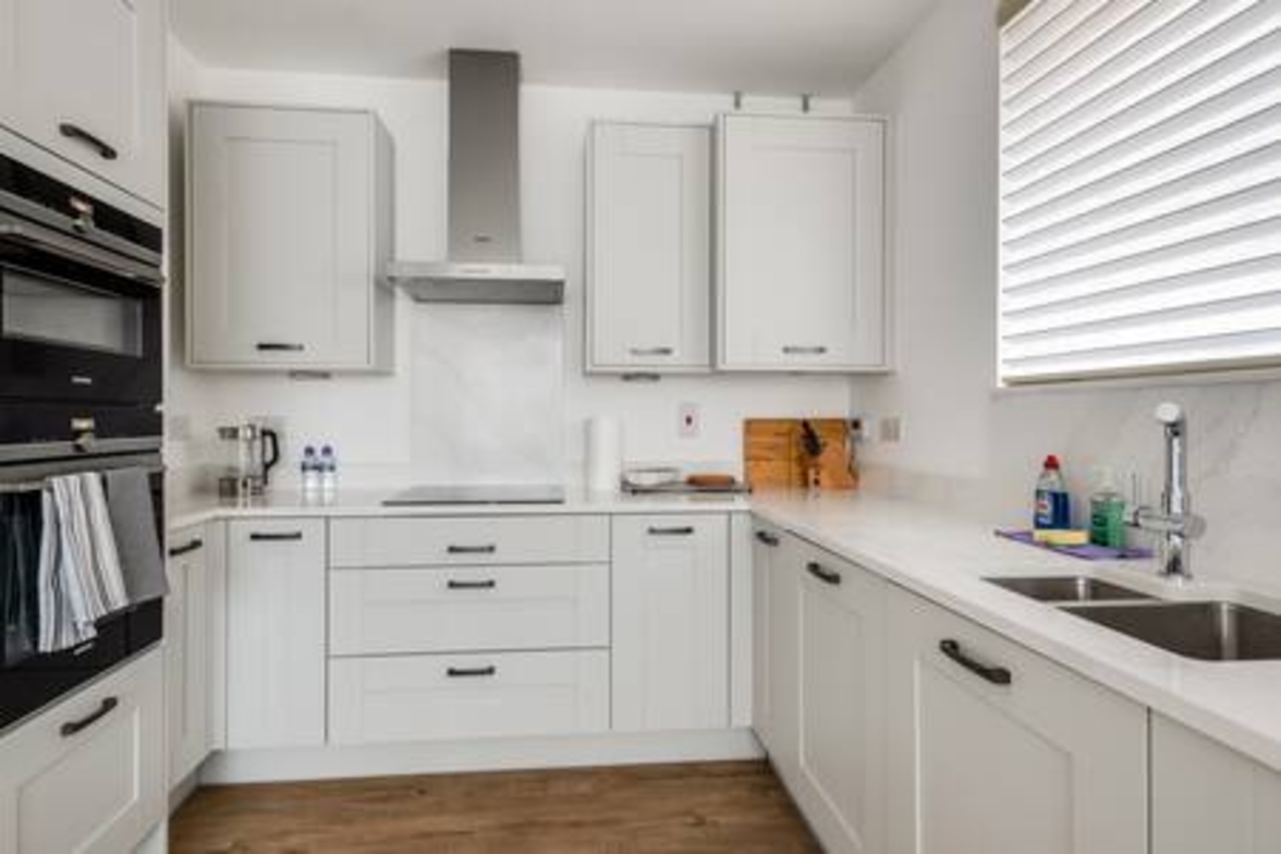 Tranquil 4-Bed Oasis Modern & Chic in 16 Jewell Street OX3 9GZ - Property image 17 - VivreStays