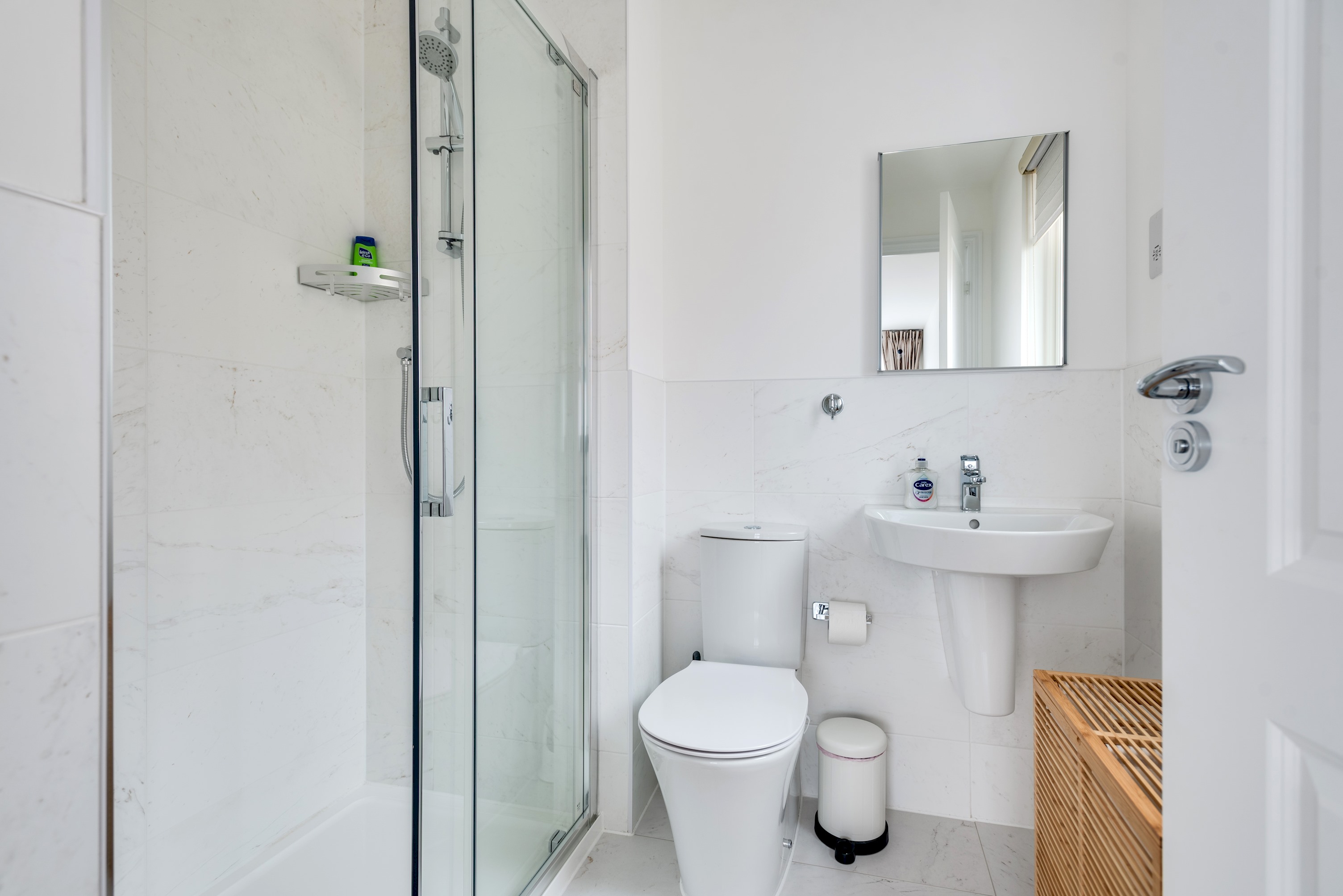 Tranquil 4-Bed Oasis Modern & Chic in 16 Jewell Street OX3 9GZ - Property image 48 - VivreStays
