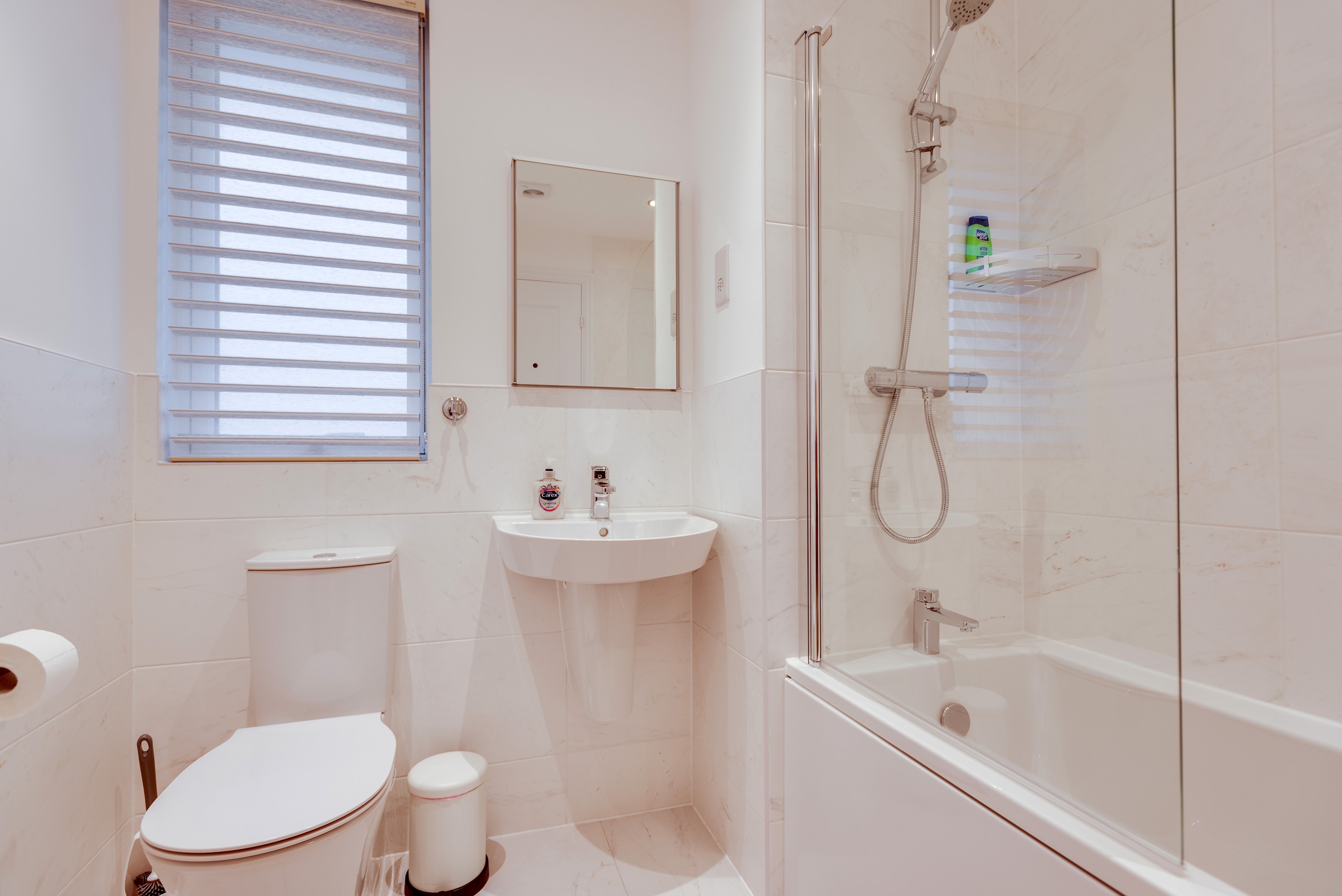 Tranquil 4-Bed Oasis Modern & Chic in 16 Jewell Street OX3 9GZ - Property image 49 - VivreStays