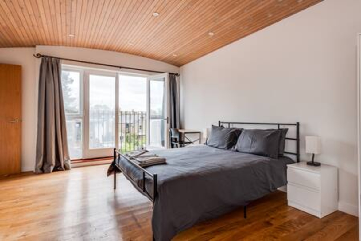 Summertown 4-BR Family Home – Bright & Spacious